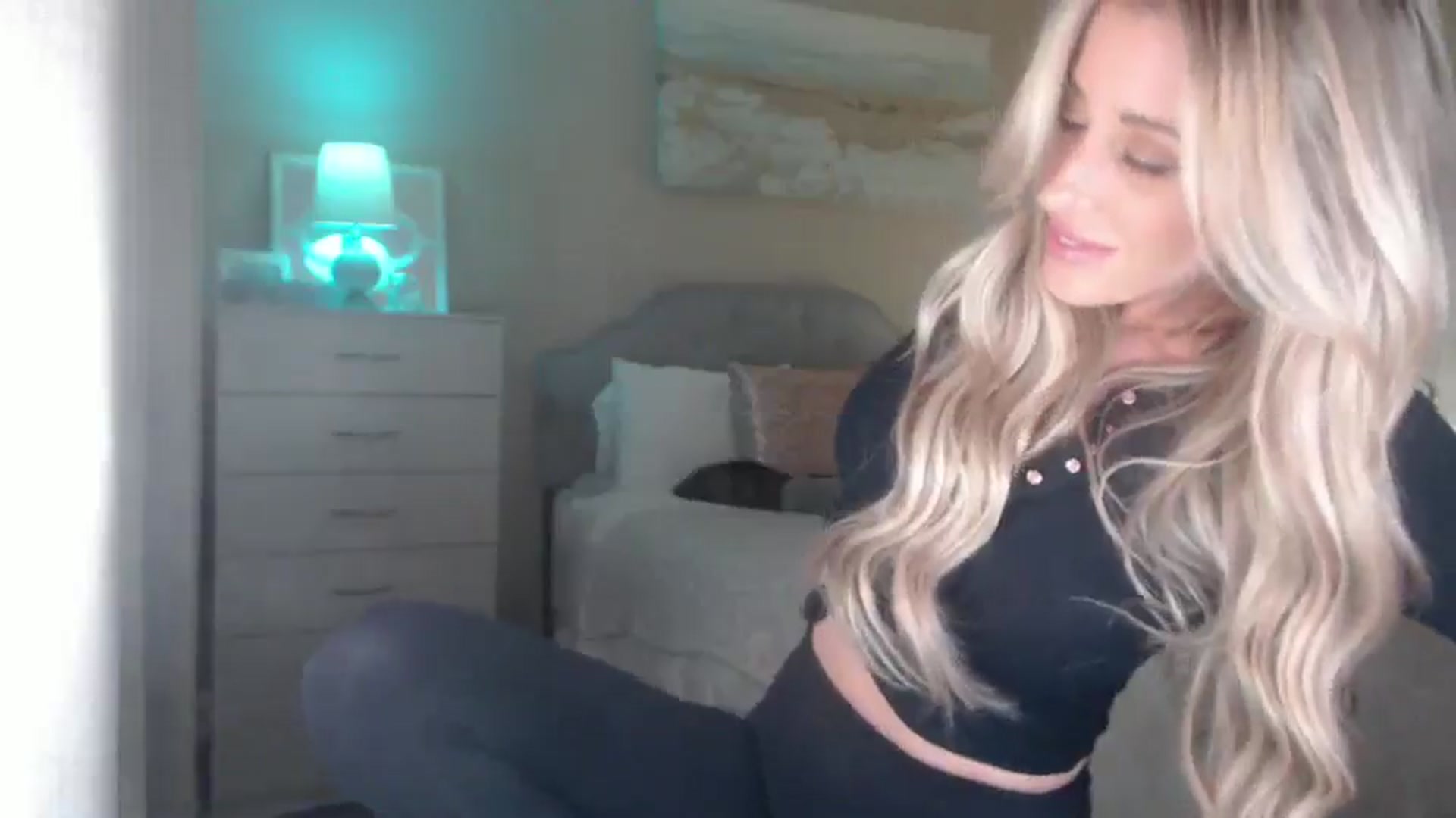 Gallery image thumbnail from Queen_bambii's myfreecams stream on, 04/08/2025, 05:57 image 13 of 20