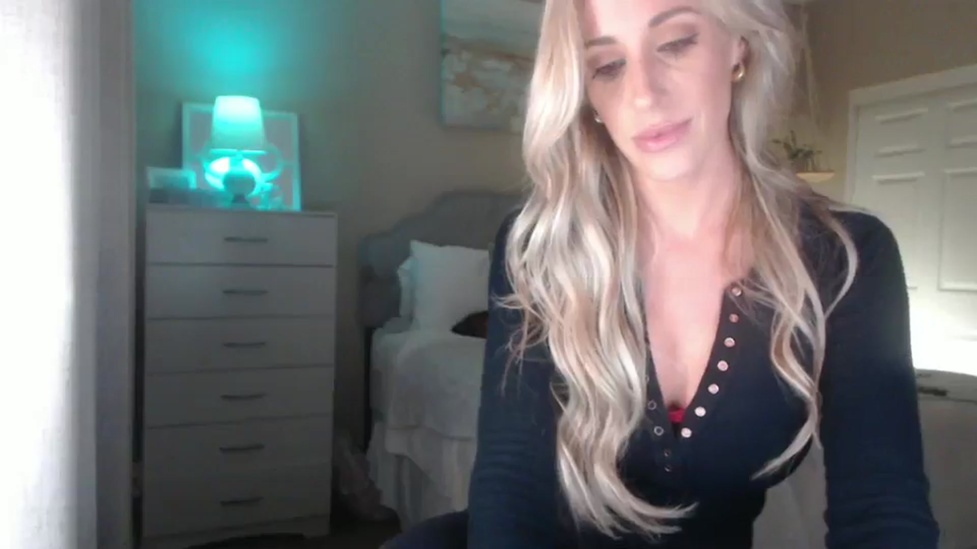 Gallery image thumbnail from Queen_bambii's myfreecams stream on, 04/08/2025, 05:57 image 17 of 20