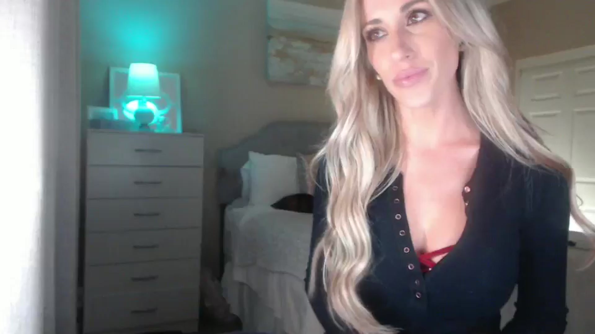 Gallery image thumbnail from Queen_bambii's myfreecams stream on, 04/08/2025, 05:57 image 4 of 20