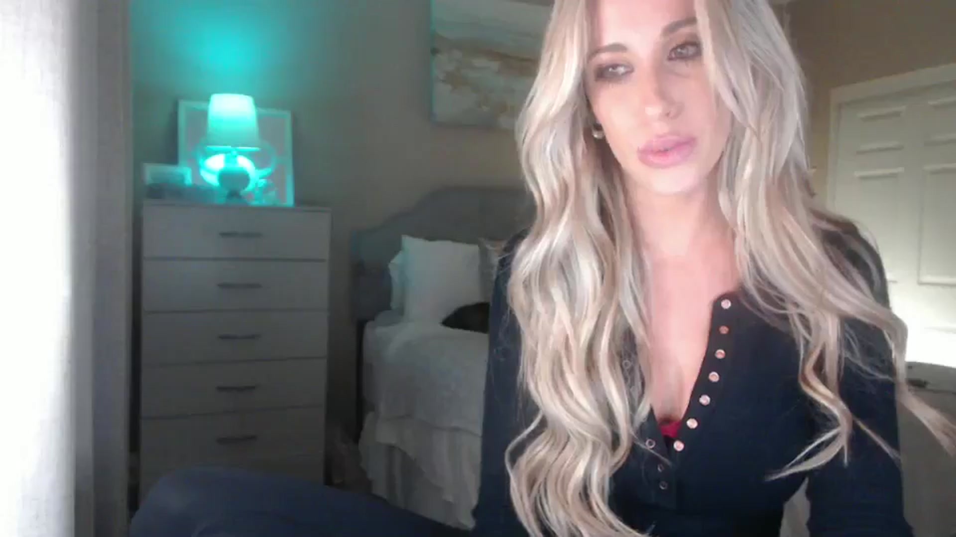 Gallery image thumbnail from Queen_bambii's myfreecams stream on, 04/08/2025, 05:57 image 15 of 20