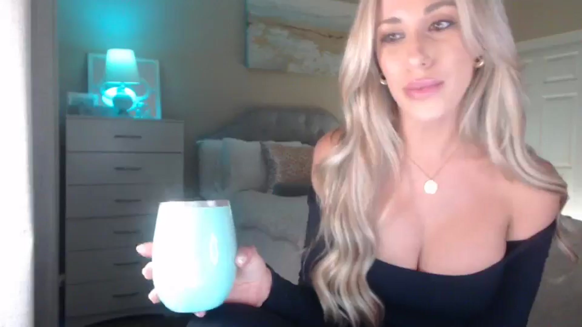 Gallery image thumbnail from Queen_bambii's myfreecams stream on, 04/10/2025, 04:58 image 5 of 20