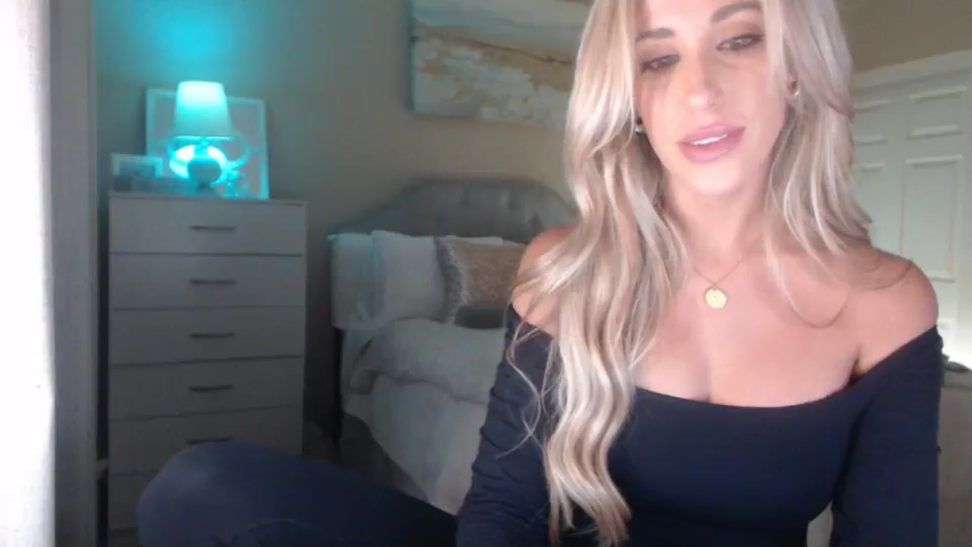Gallery image thumbnail from Queen_bambii's myfreecams stream on, 04/10/2025, 04:58 image 9 of 20