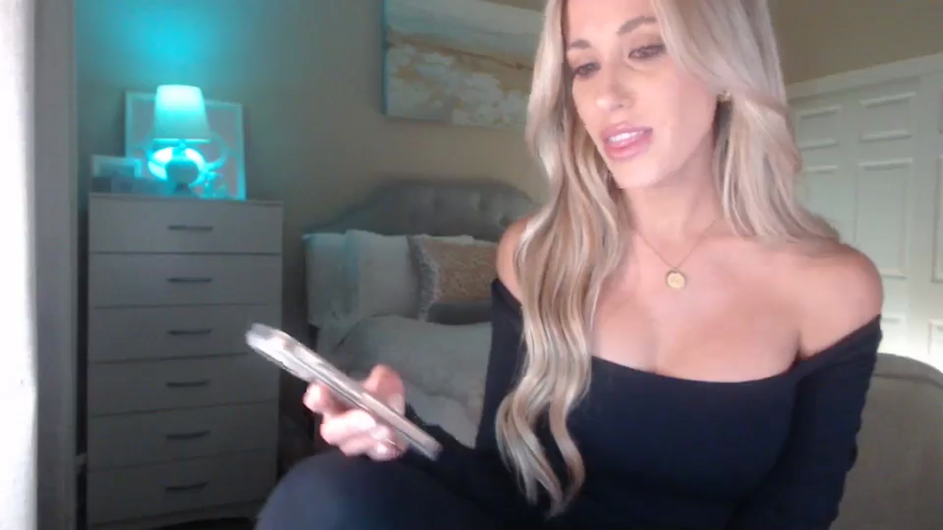 Gallery image thumbnail from Queen_bambii's myfreecams stream on, 04/10/2025, 04:58 image 16 of 20