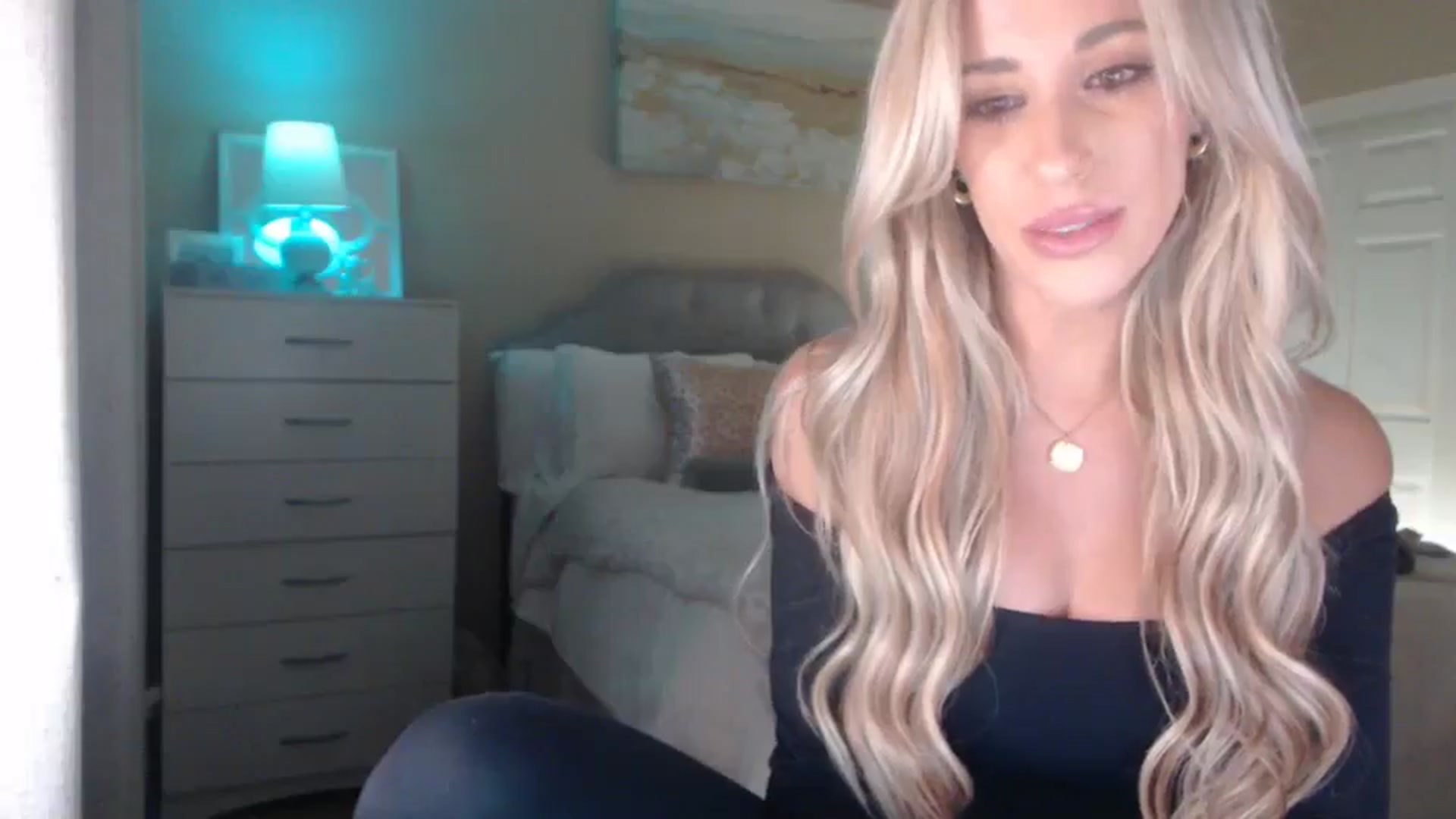Gallery image thumbnail from Queen_bambii's myfreecams stream on, 04/10/2025, 04:58 image 11 of 20