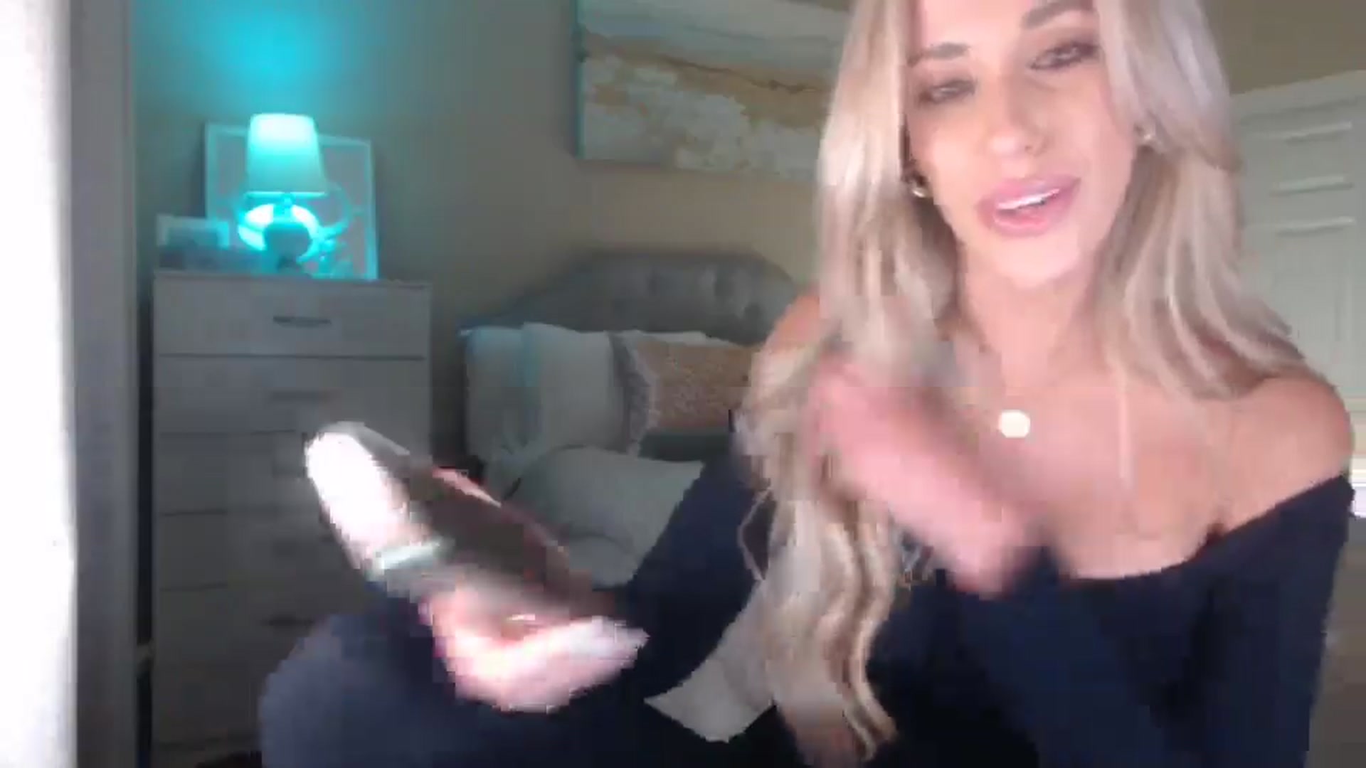 Gallery image thumbnail from Queen_bambii's myfreecams stream on, 04/10/2025, 04:58 image 10 of 20