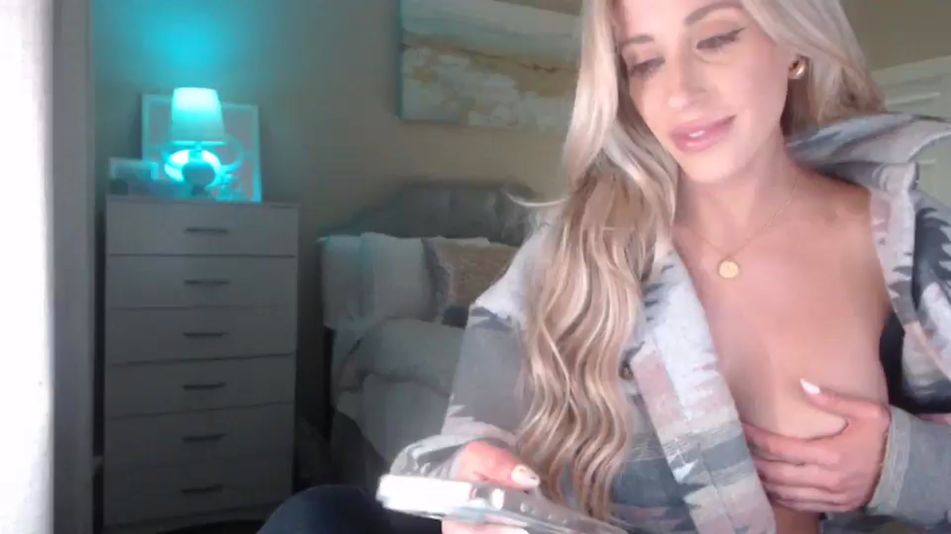 Gallery image thumbnail from Queen_bambii's myfreecams stream on, 04/10/2025, 06:11 image 15 of 20