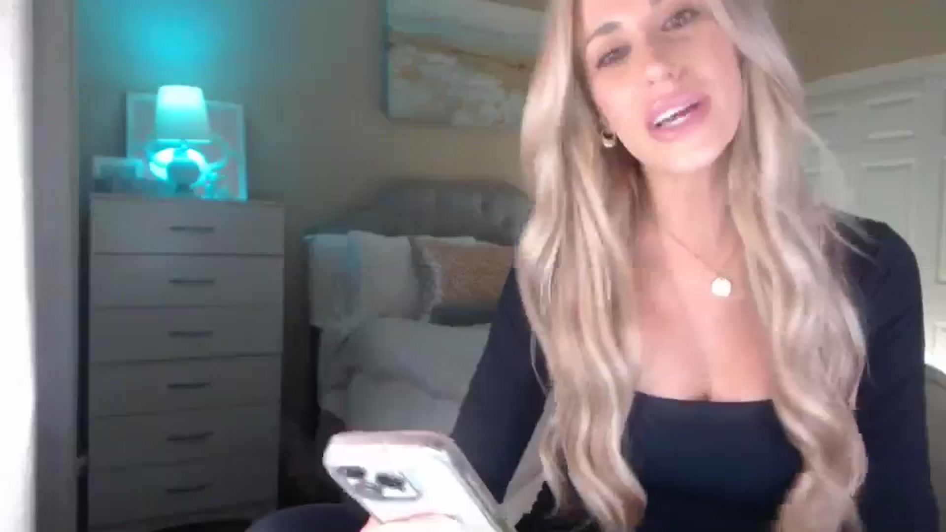 Gallery image thumbnail from Queen_bambii's myfreecams stream on, 04/10/2025, 06:11 image 6 of 20
