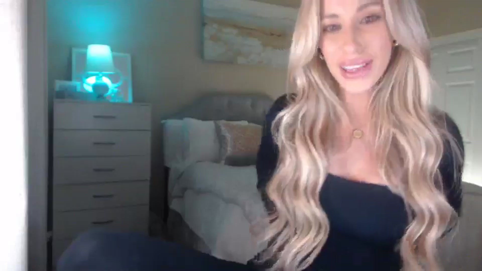 Gallery image thumbnail from Queen_bambii's myfreecams stream on, 04/10/2025, 06:11 image 8 of 20