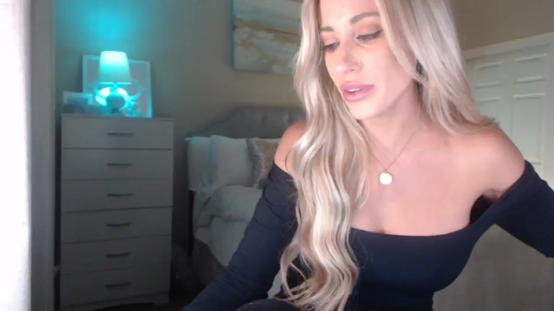 Gallery image thumbnail from Queen_bambii's myfreecams stream on, 04/10/2025, 06:11 image 9 of 20