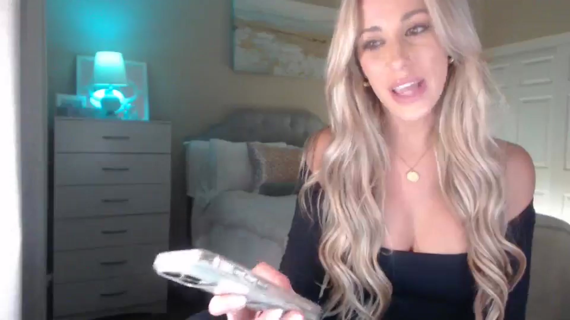 Gallery image thumbnail from Queen_bambii's myfreecams stream on, 04/10/2025, 06:11 image 3 of 20