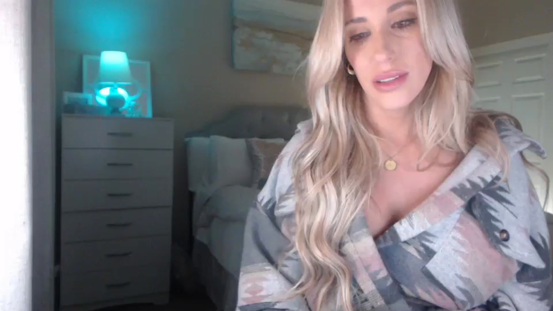 Gallery image thumbnail from Queen_bambii's myfreecams stream on, 04/10/2025, 06:11 image 17 of 20