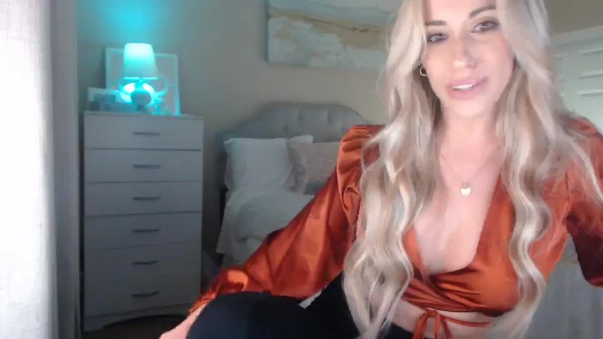 Gallery image thumbnail from Queen_bambii's myfreecams stream on, 04/11/2025, 06:04 image 5 of 20