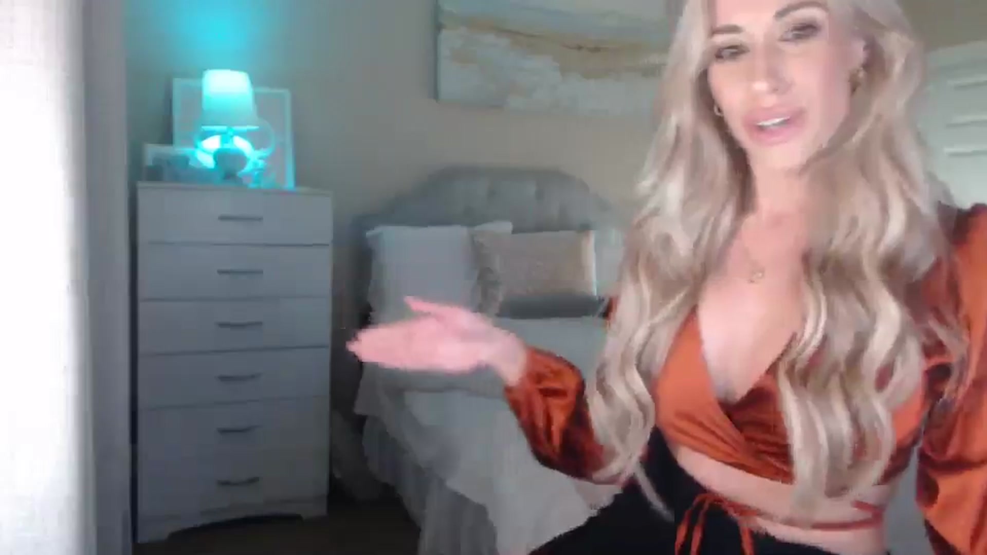Gallery image thumbnail from Queen_bambii's myfreecams stream on, 04/11/2025, 06:04 image 8 of 20