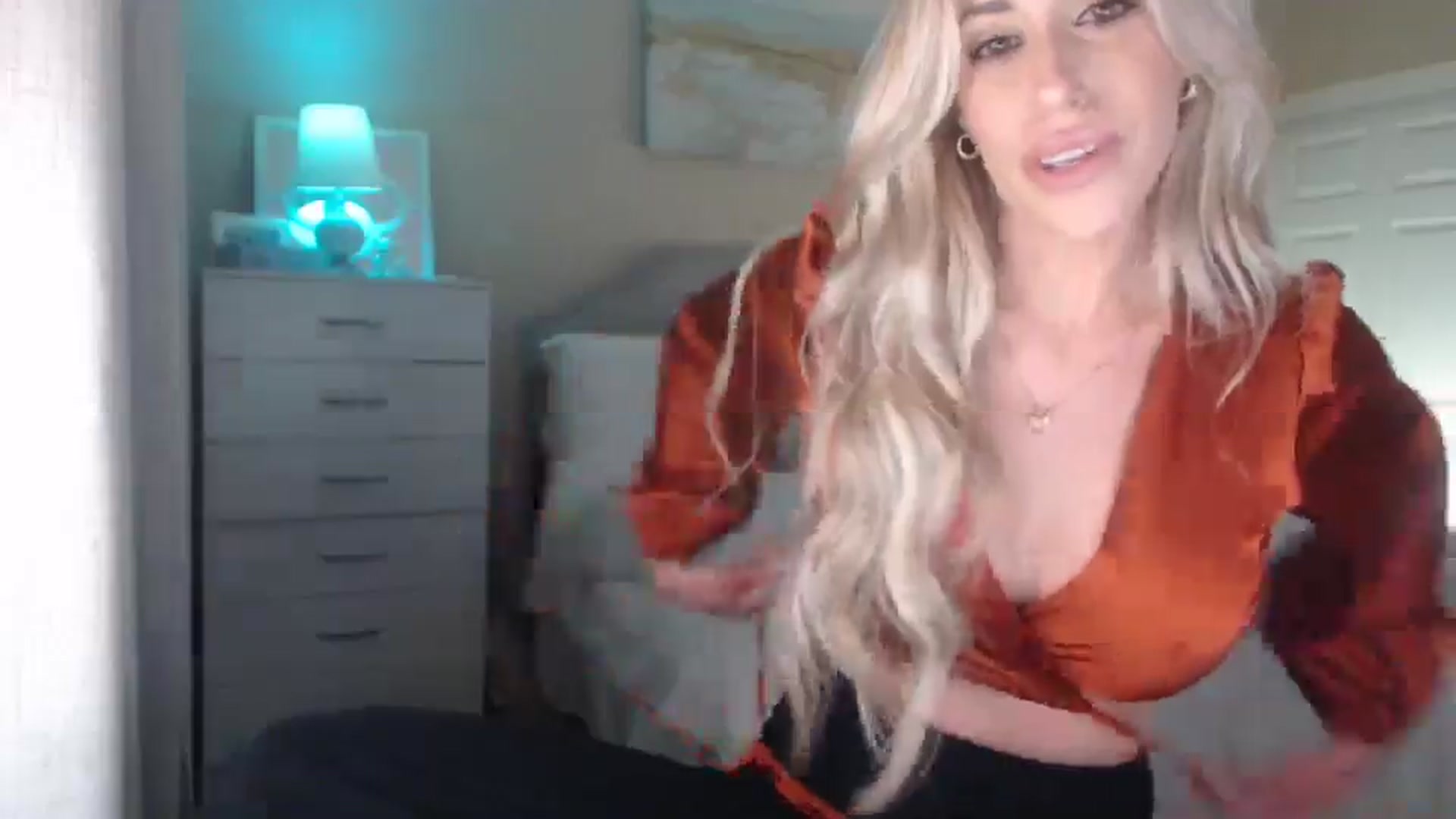 Gallery image thumbnail from Queen_bambii's myfreecams stream on, 04/11/2025, 06:04 image 12 of 20