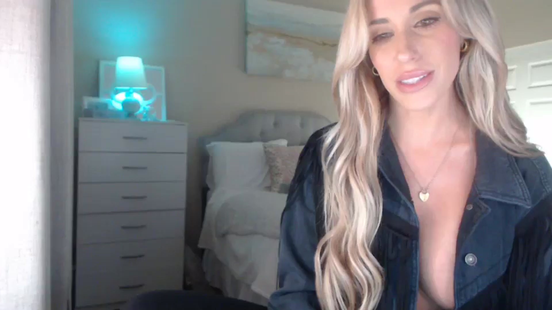 Gallery image thumbnail from Queen_bambii's myfreecams stream on, 04/11/2025, 06:45 image 5 of 20