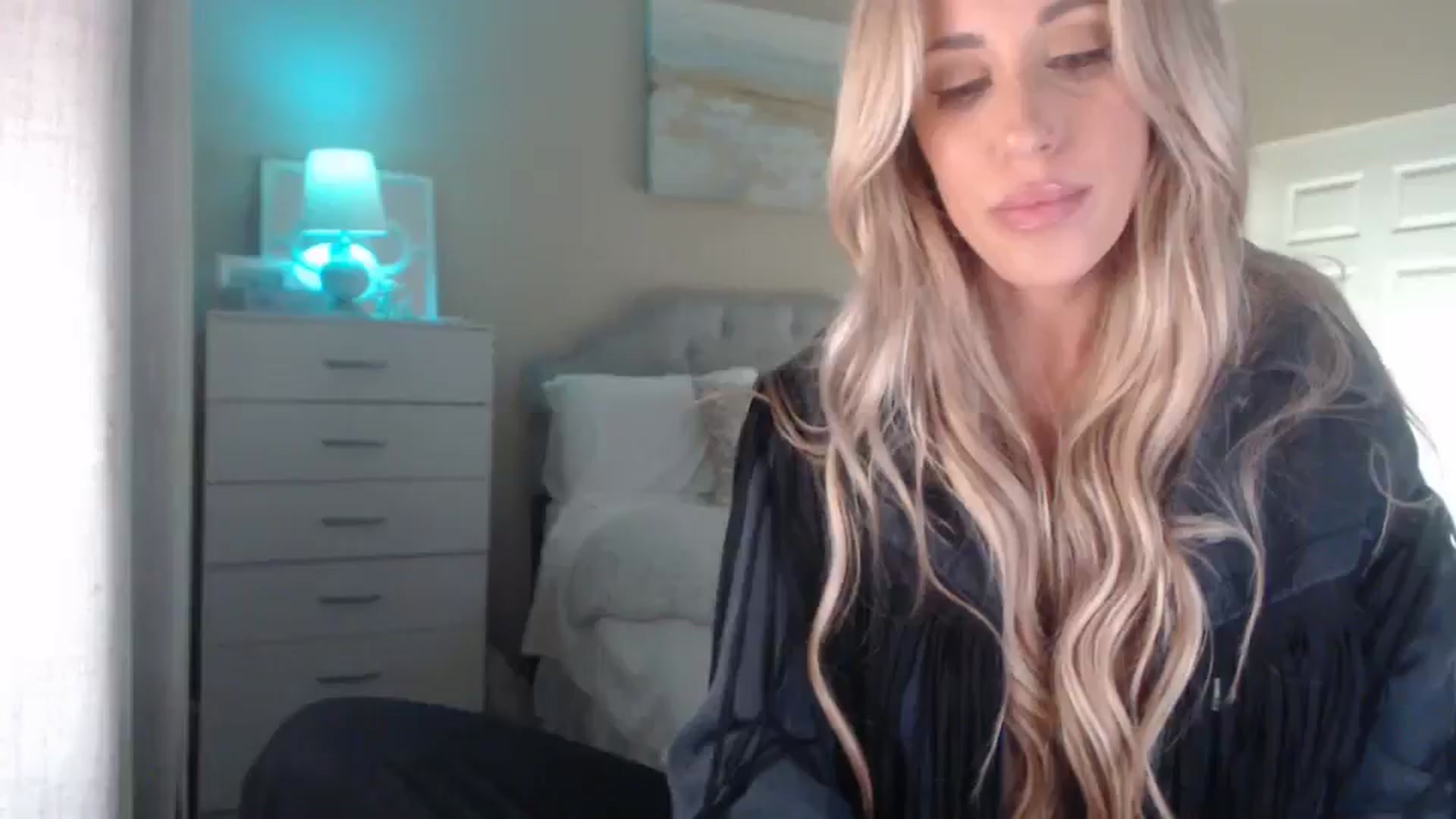 Gallery image thumbnail from Queen_bambii's myfreecams stream on, 04/11/2025, 06:45 image 1 of 20