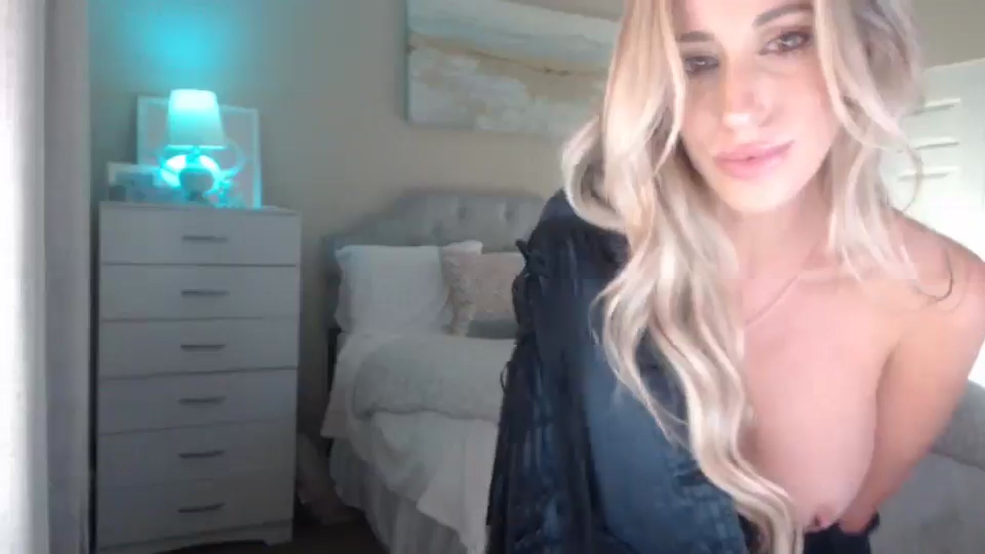 Gallery image thumbnail from Queen_bambii's myfreecams stream on, 04/11/2025, 06:45 image 8 of 20