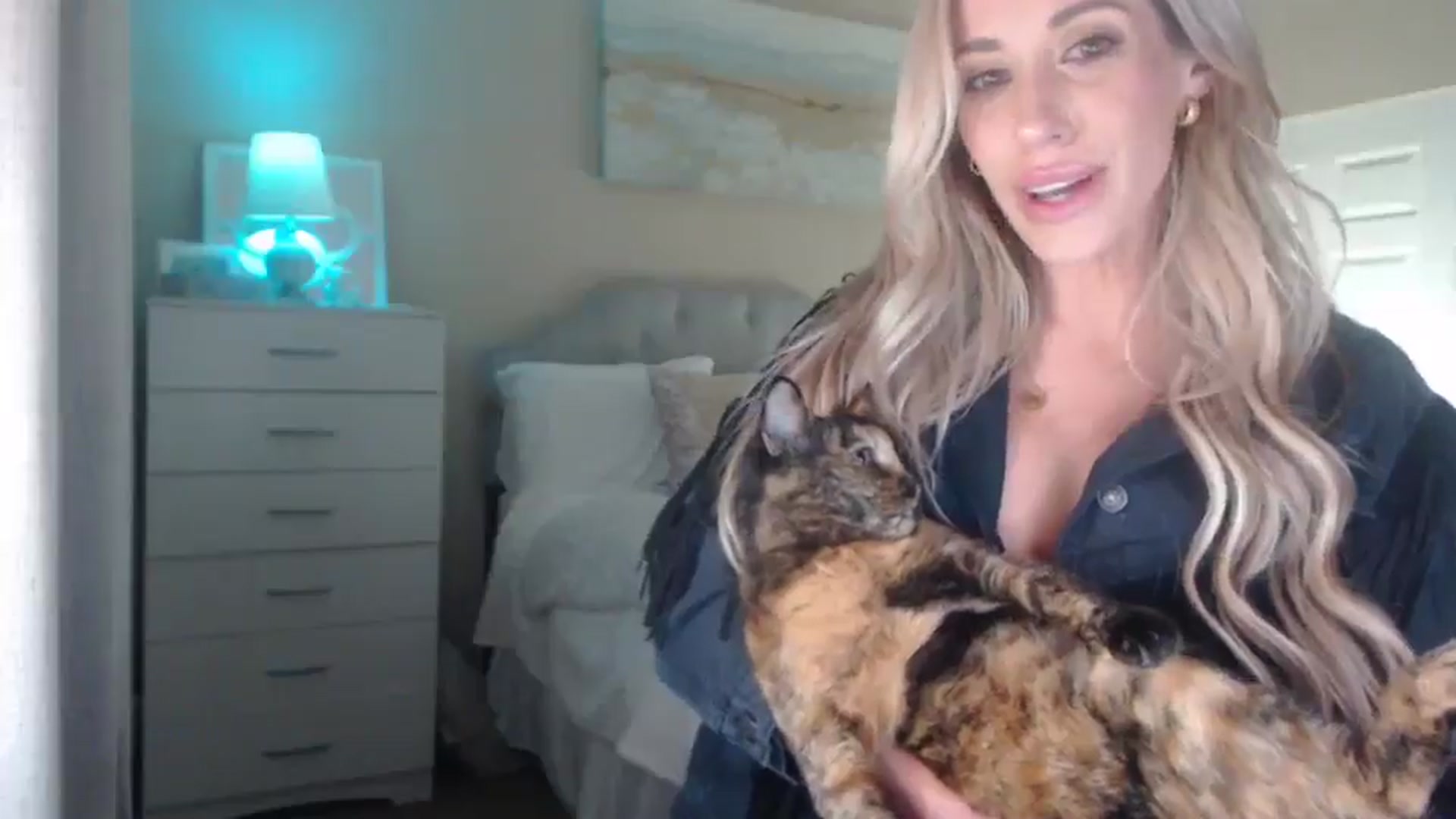 Gallery image thumbnail from Queen_bambii's myfreecams stream on, 04/11/2025, 06:45 image 20 of 20
