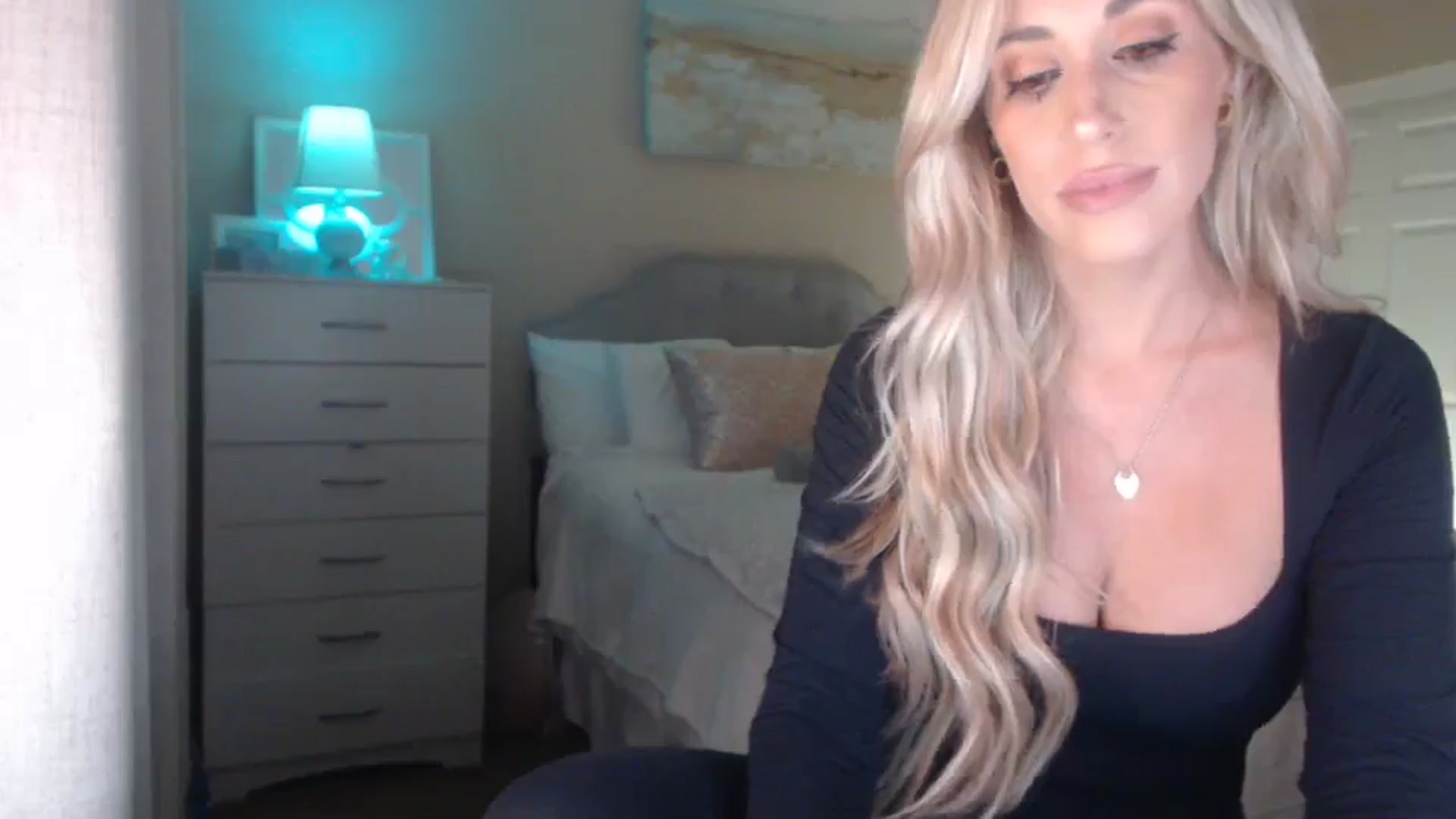 Gallery image thumbnail from Queen_bambii's myfreecams stream on, 04/15/2025, 06:26 image 10 of 20