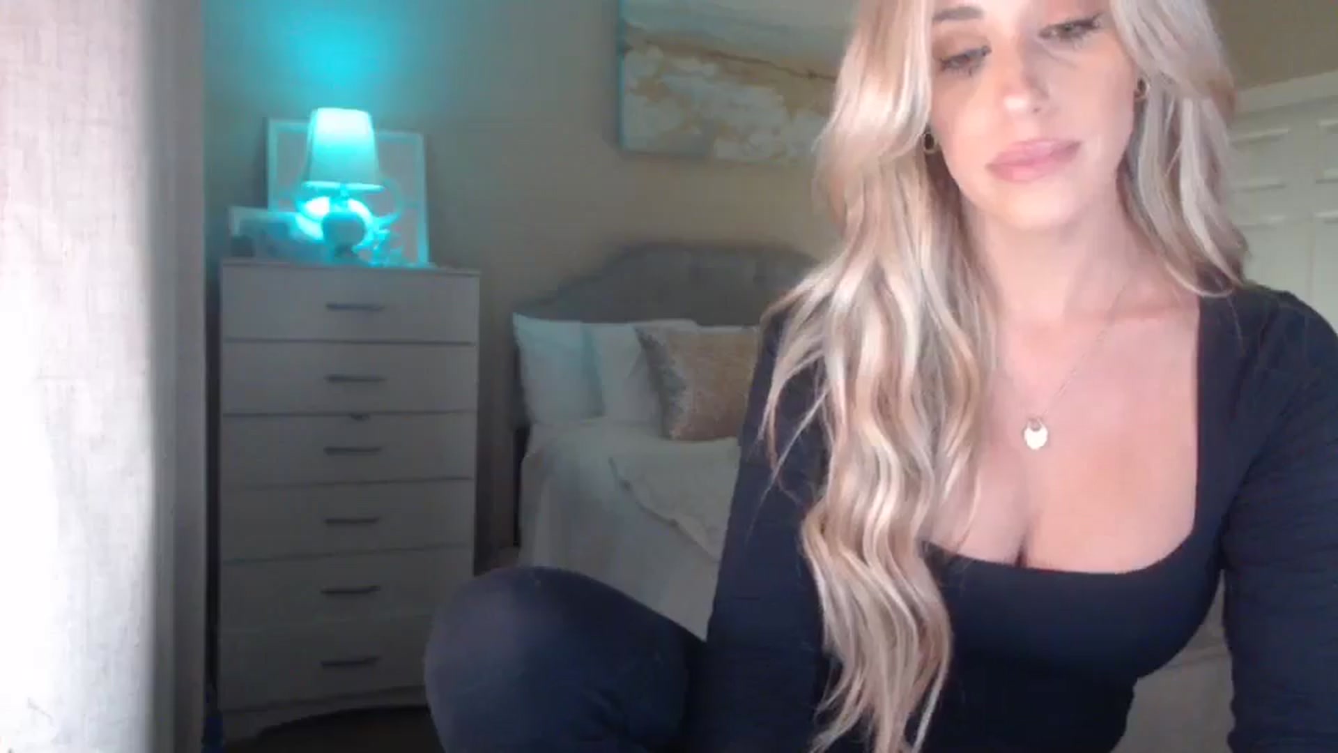 Gallery image thumbnail from Queen_bambii's myfreecams stream on, 04/15/2025, 06:26 image 18 of 20