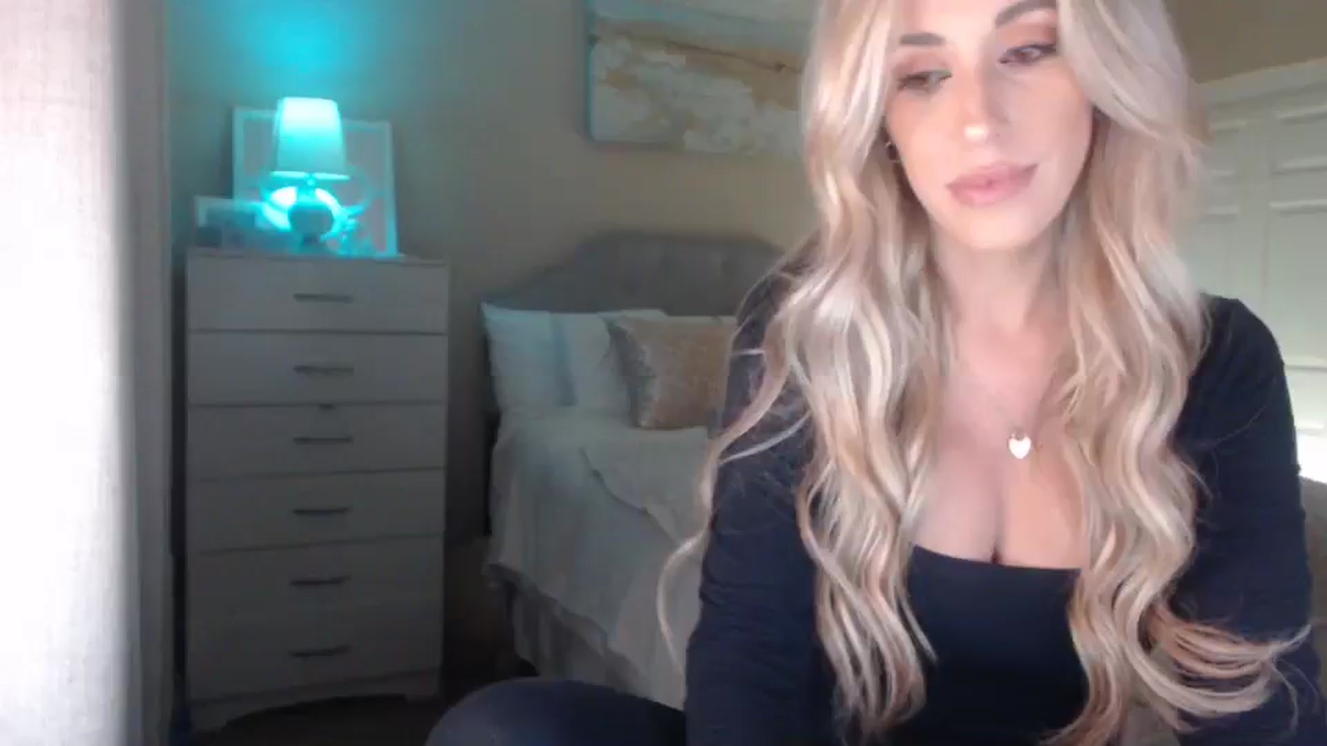 Gallery image thumbnail from Queen_bambii's myfreecams stream on, 04/15/2025, 06:26 image 1 of 20
