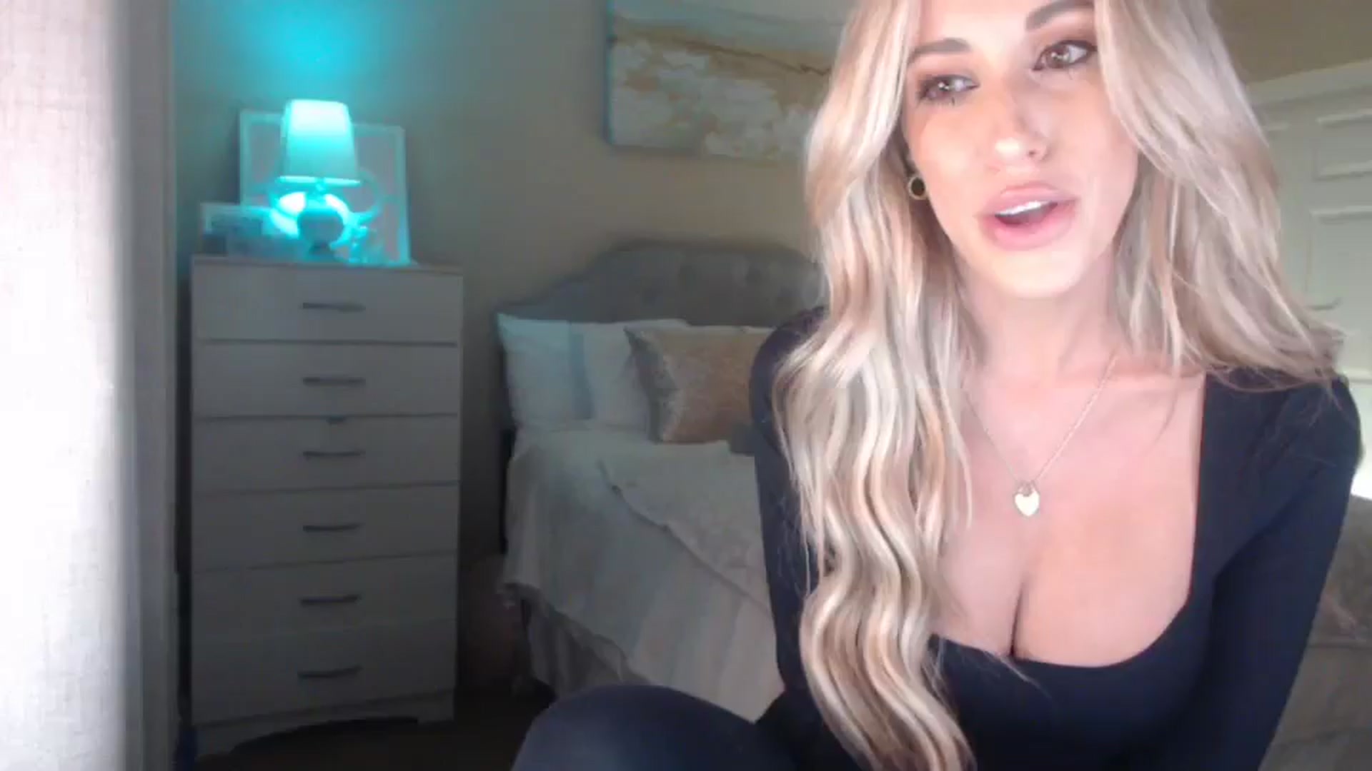Gallery image thumbnail from Queen_bambii's myfreecams stream on, 04/15/2025, 06:26 image 9 of 20