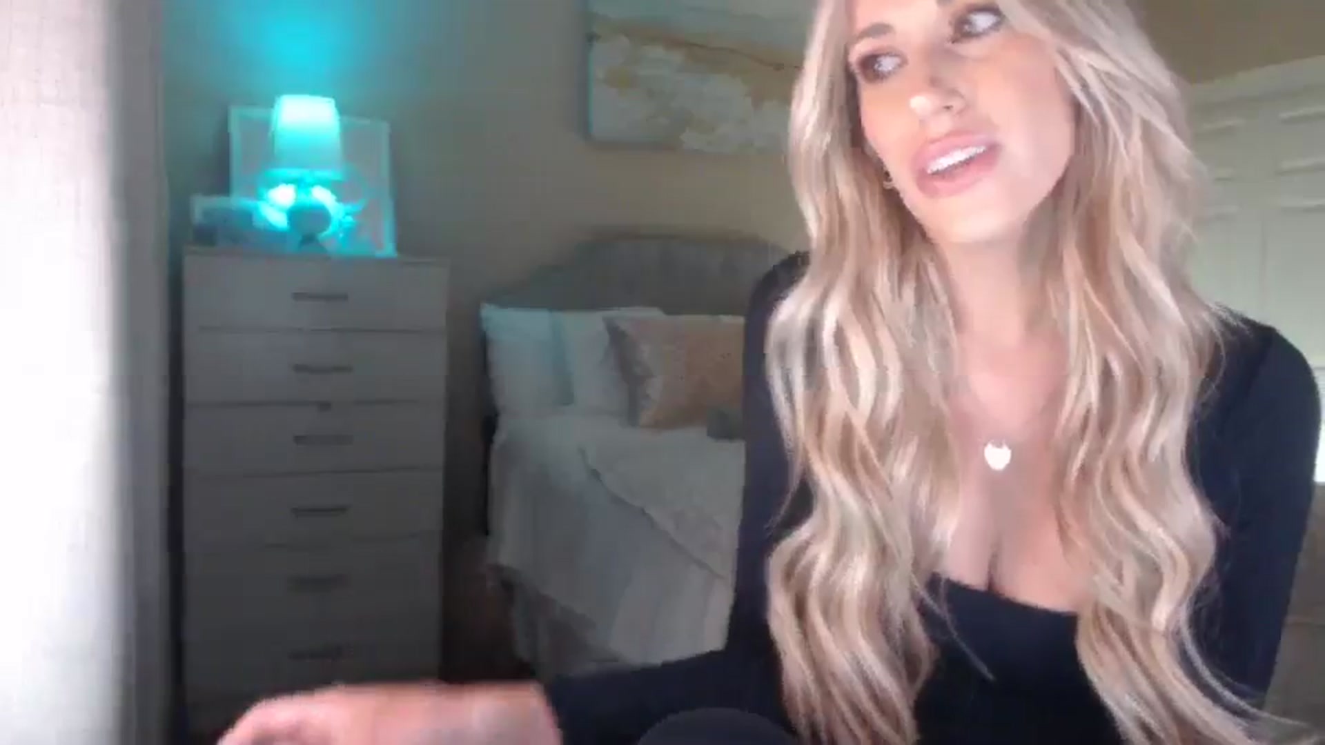 Gallery image thumbnail from Queen_bambii's myfreecams stream on, 04/15/2025, 06:26 image 3 of 20