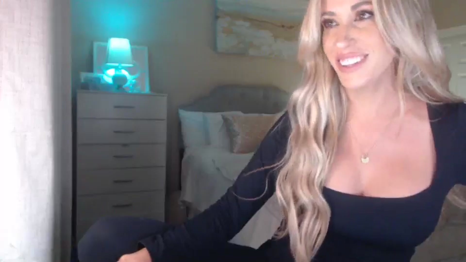 Gallery image thumbnail from Queen_bambii's myfreecams stream on, 04/15/2025, 06:26 image 19 of 20