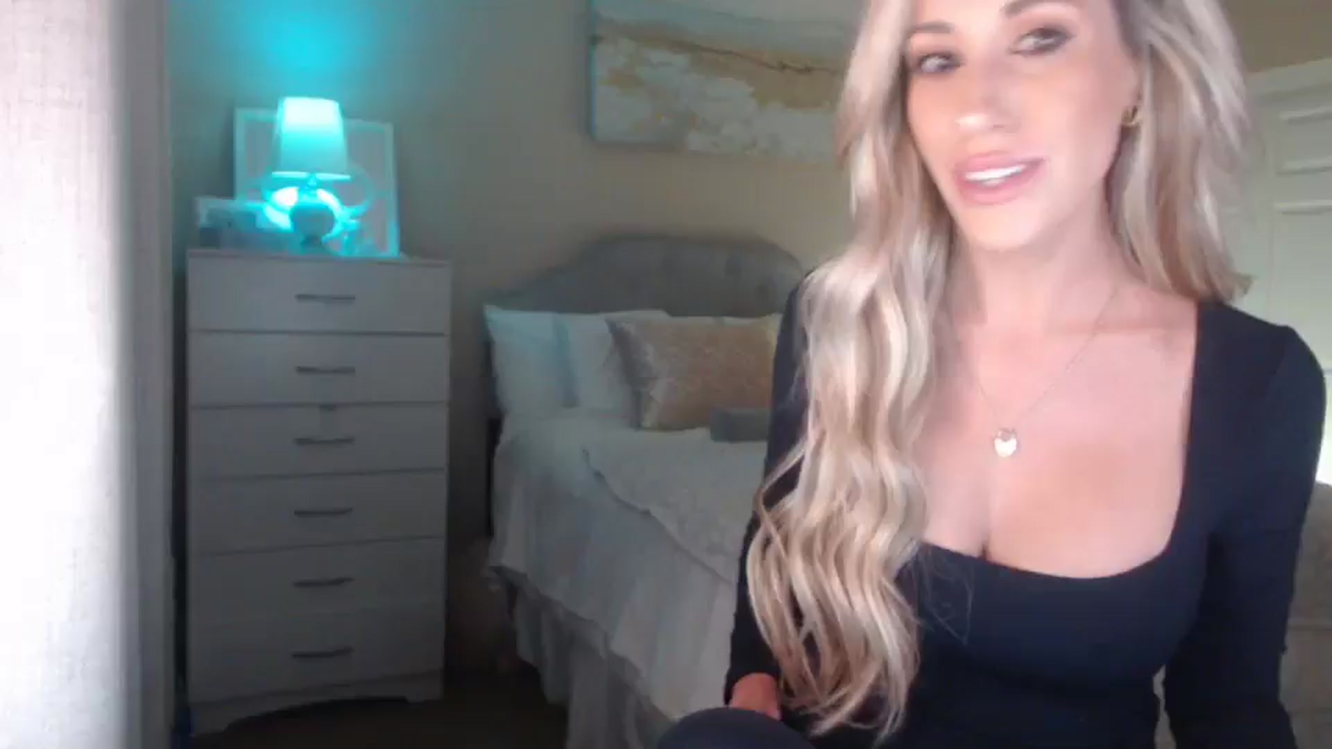 Gallery image thumbnail from Queen_bambii's myfreecams stream on, 04/15/2025, 06:26 image 4 of 20