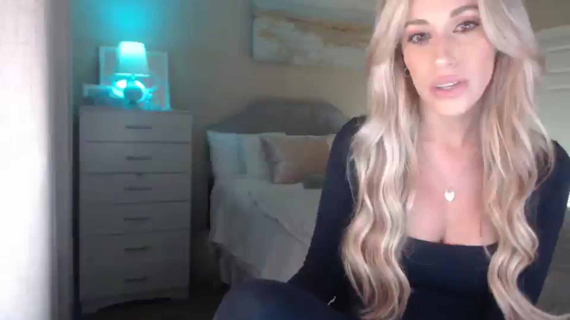 Gallery image thumbnail from Queen_bambii's myfreecams stream on, 04/15/2025, 06:26 image 7 of 20