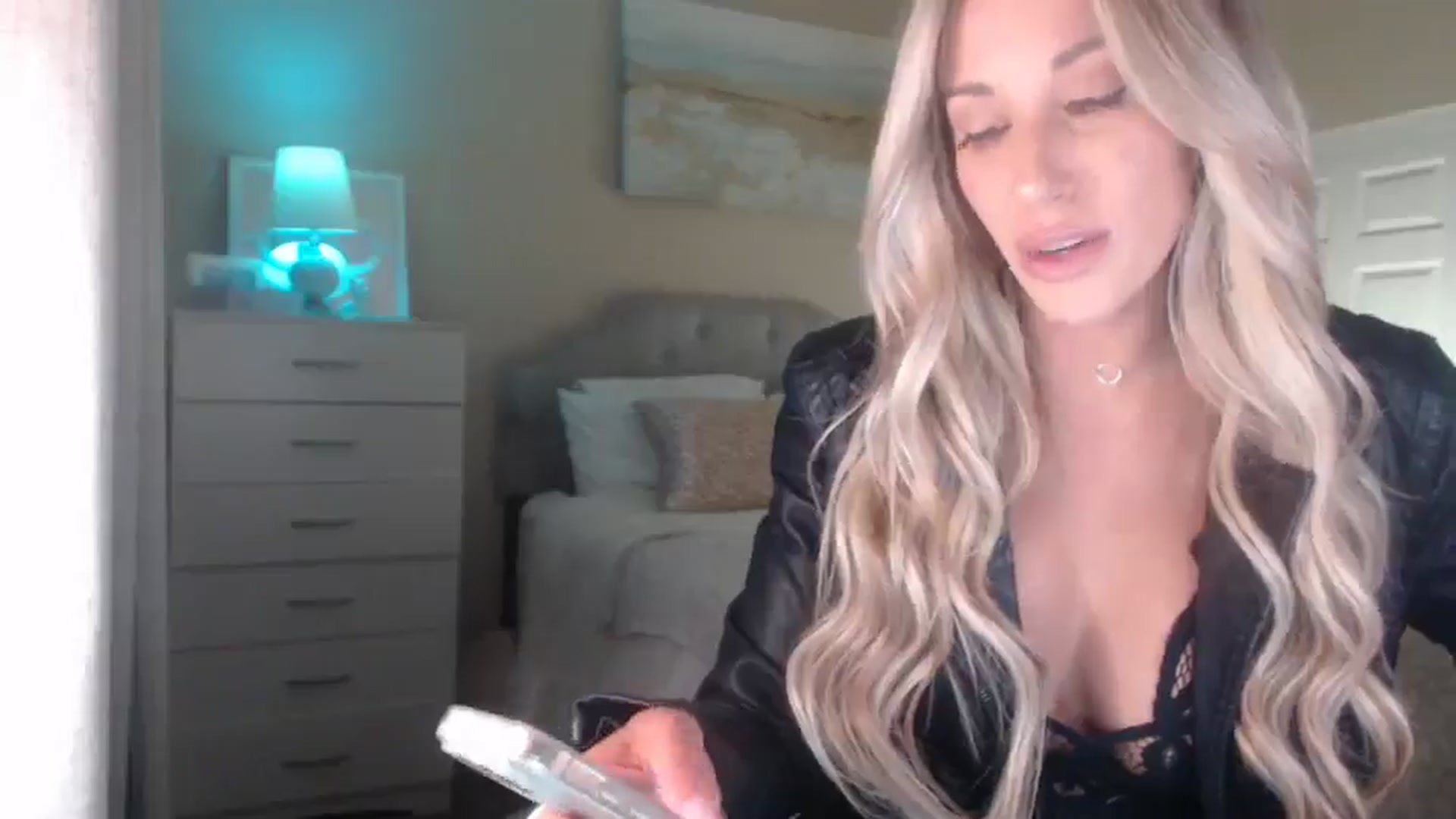 Gallery image thumbnail from Queen_bambii's myfreecams stream on, 04/19/2025, 05:33 image 2 of 20