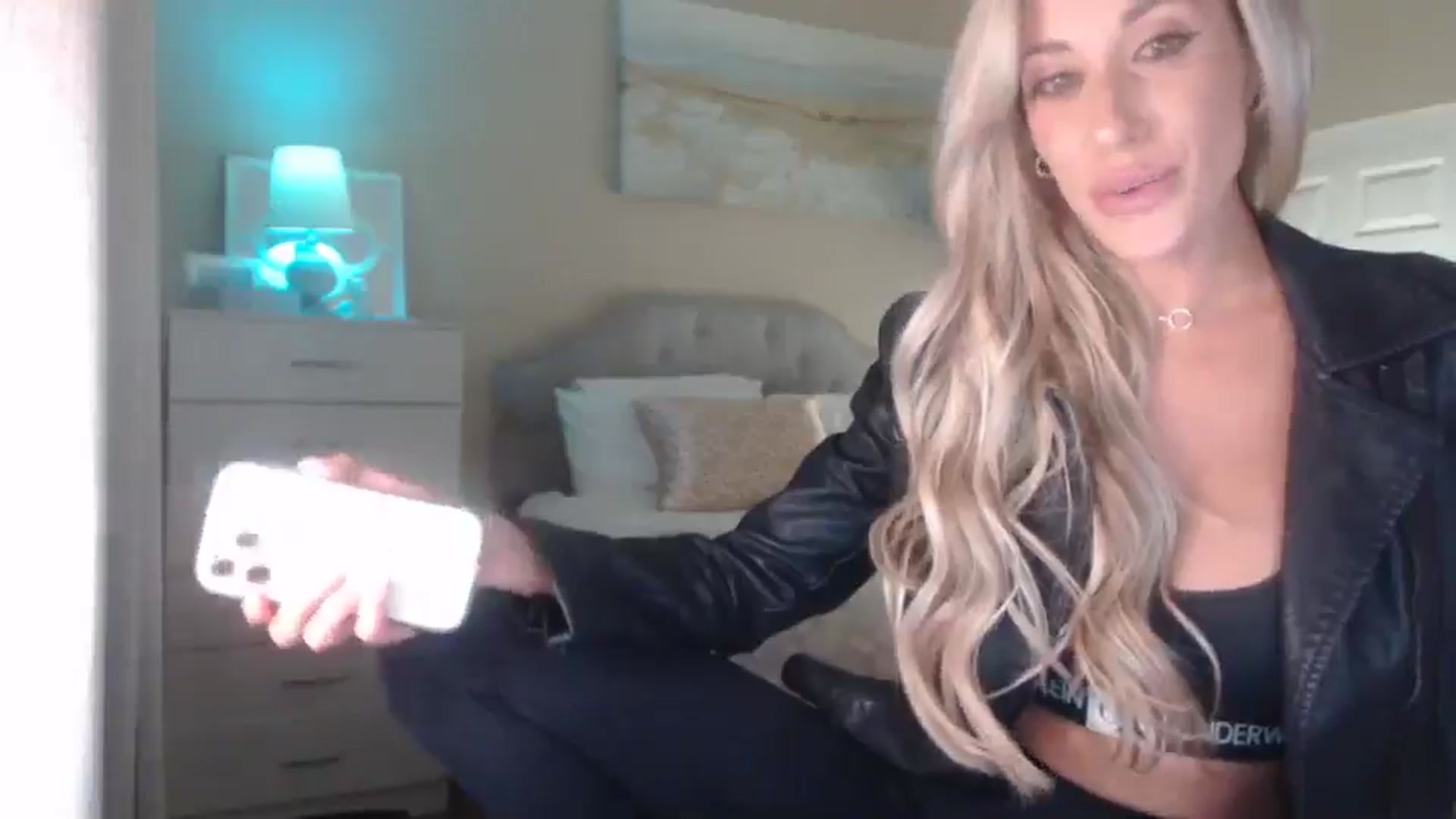 Gallery image thumbnail from Queen_bambii's myfreecams stream on, 04/19/2025, 05:33 image 17 of 20