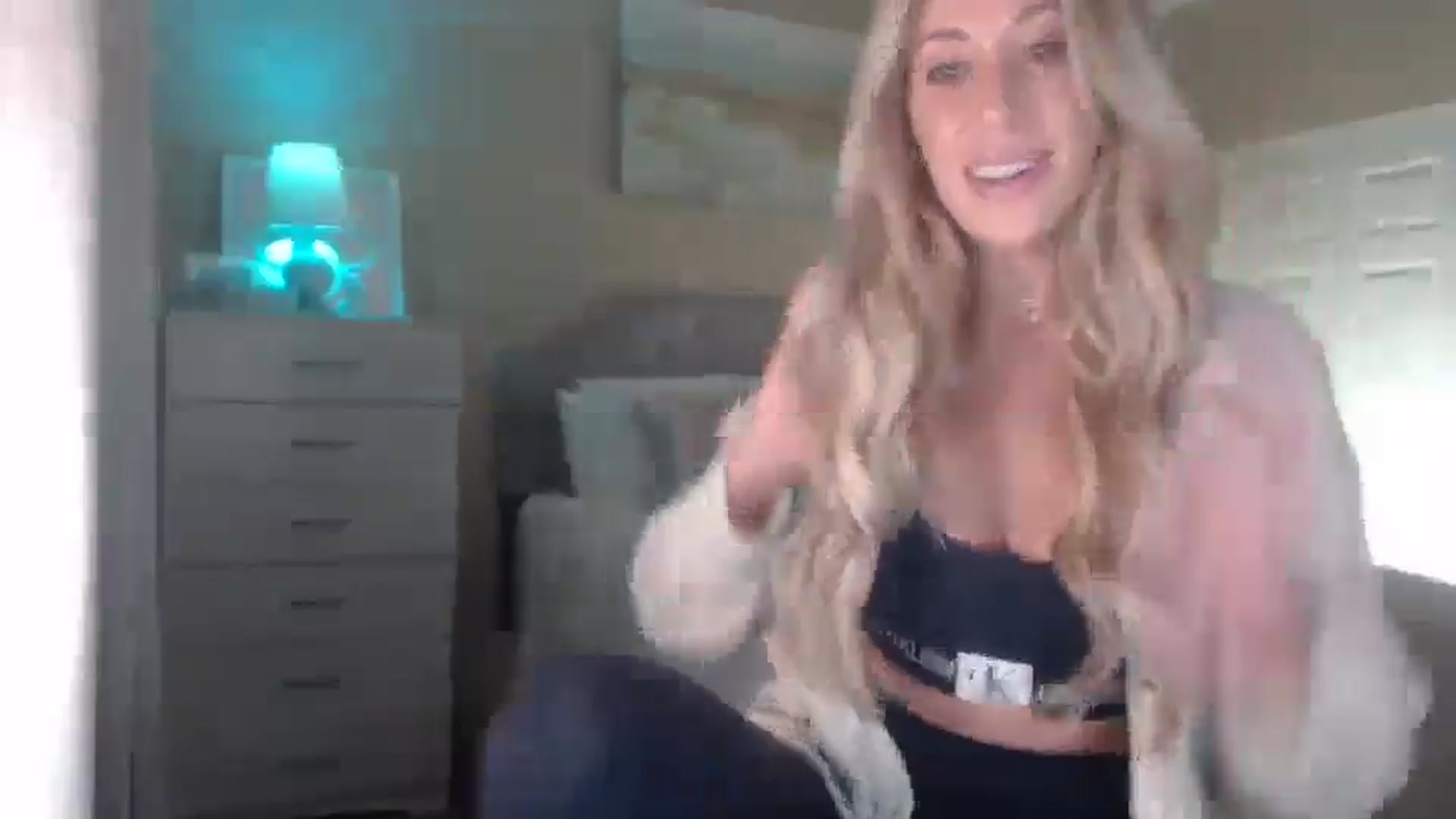 Gallery image thumbnail from Queen_bambii's myfreecams stream on, 04/19/2025, 05:33 image 10 of 20