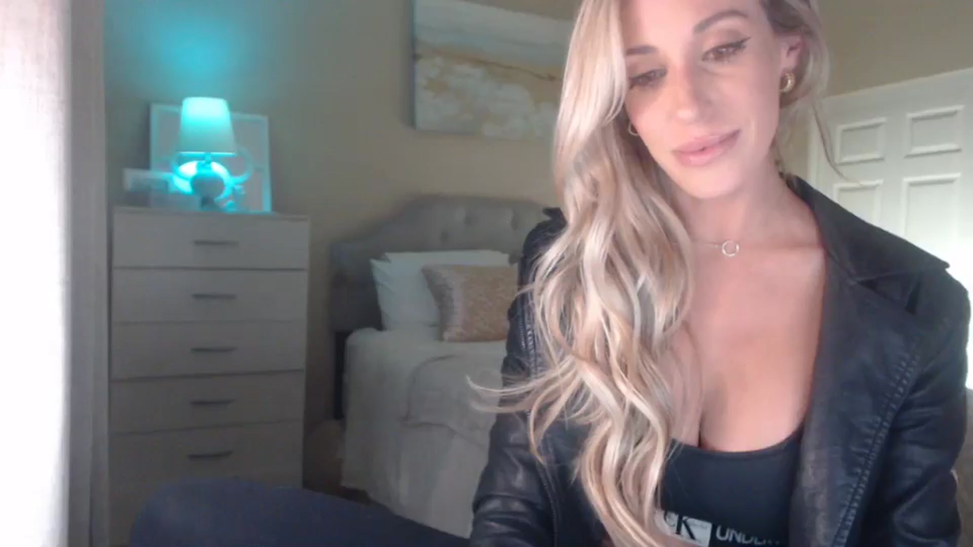 Gallery image thumbnail from Queen_bambii's myfreecams stream on, 04/19/2025, 05:33 image 12 of 20