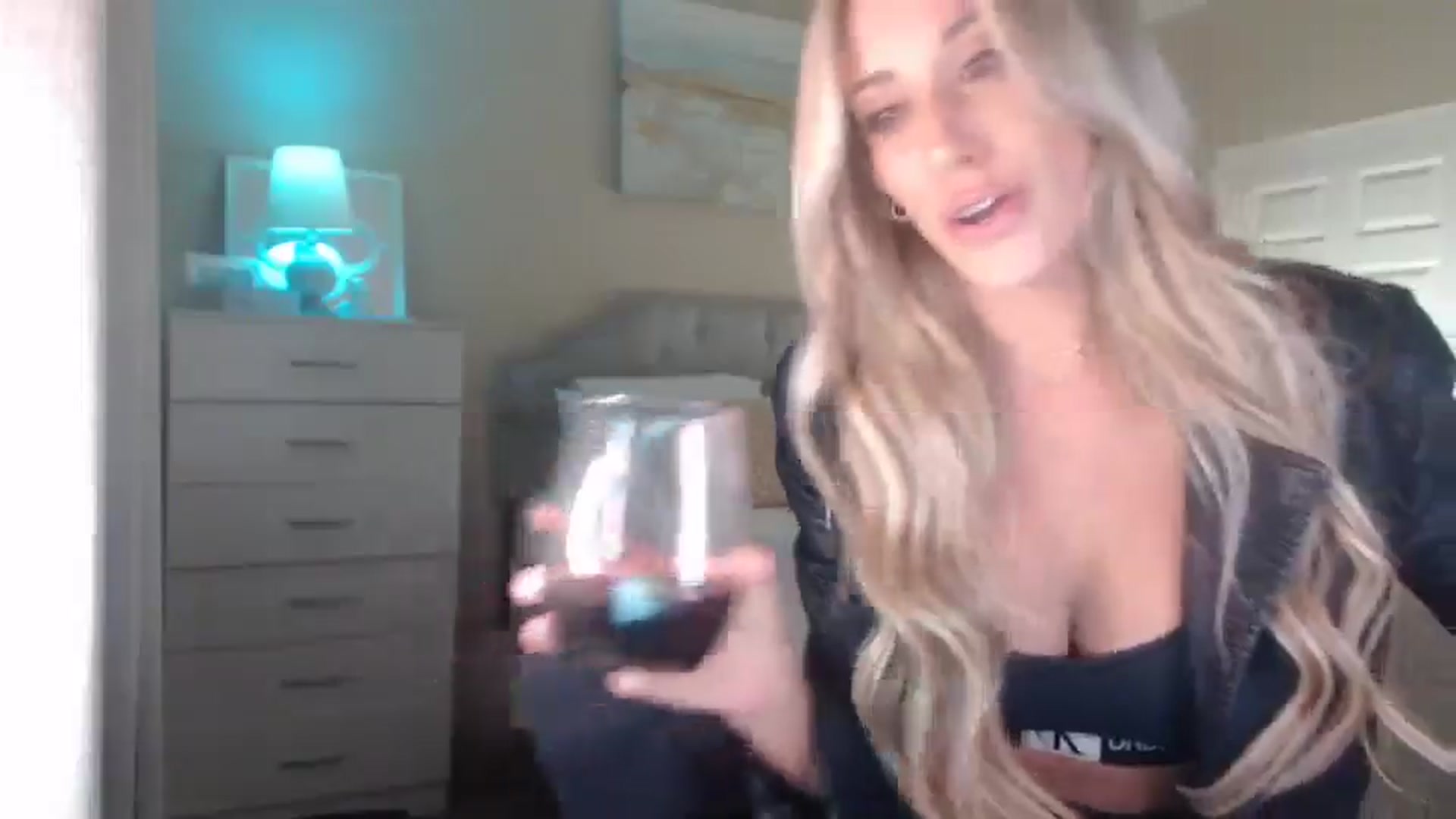 Gallery image thumbnail from Queen_bambii's myfreecams stream on, 04/19/2025, 05:33 image 14 of 20