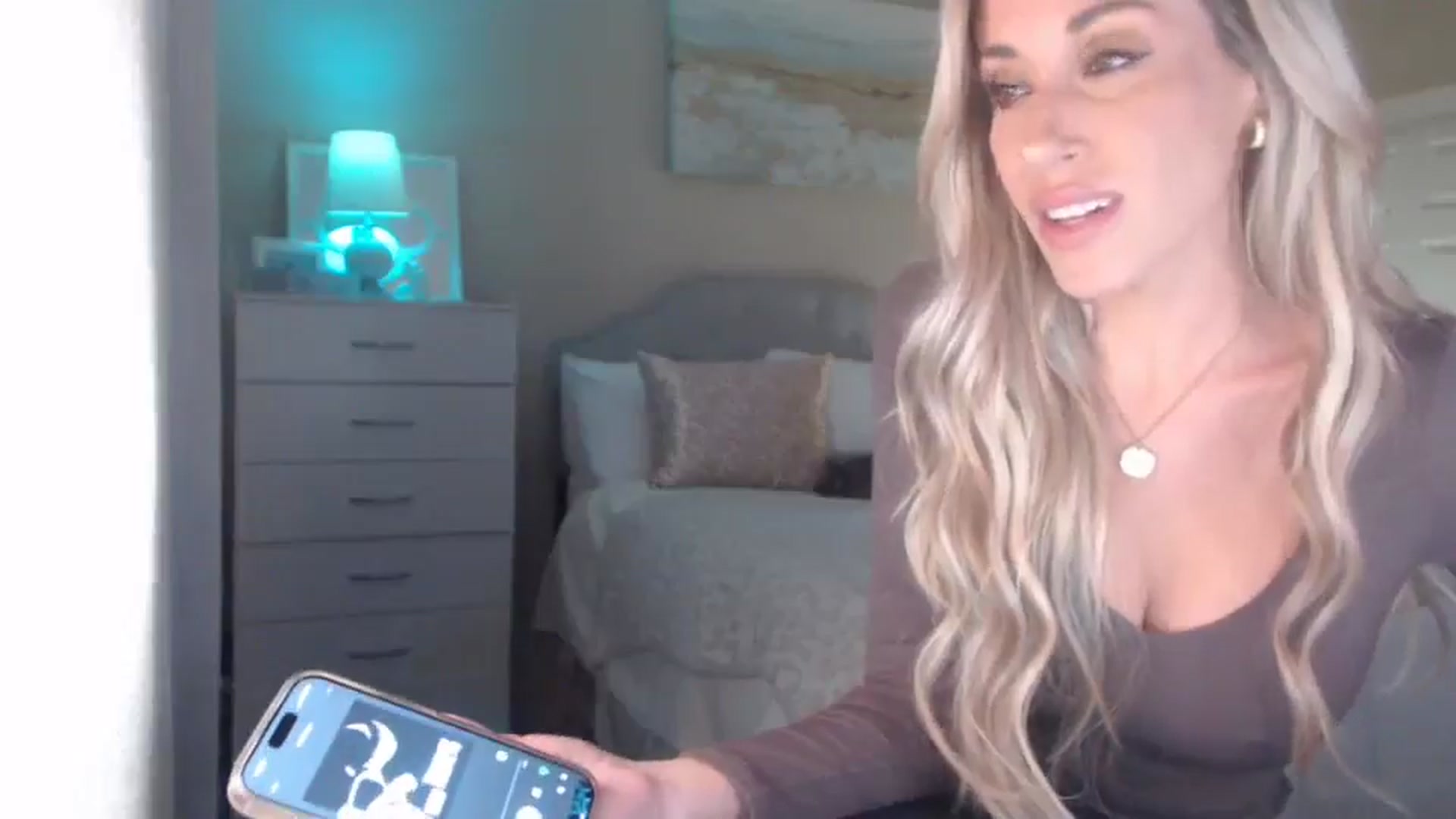 Gallery image thumbnail from Queen_bambii's myfreecams stream on, 04/22/2025, 07:15 image 17 of 20