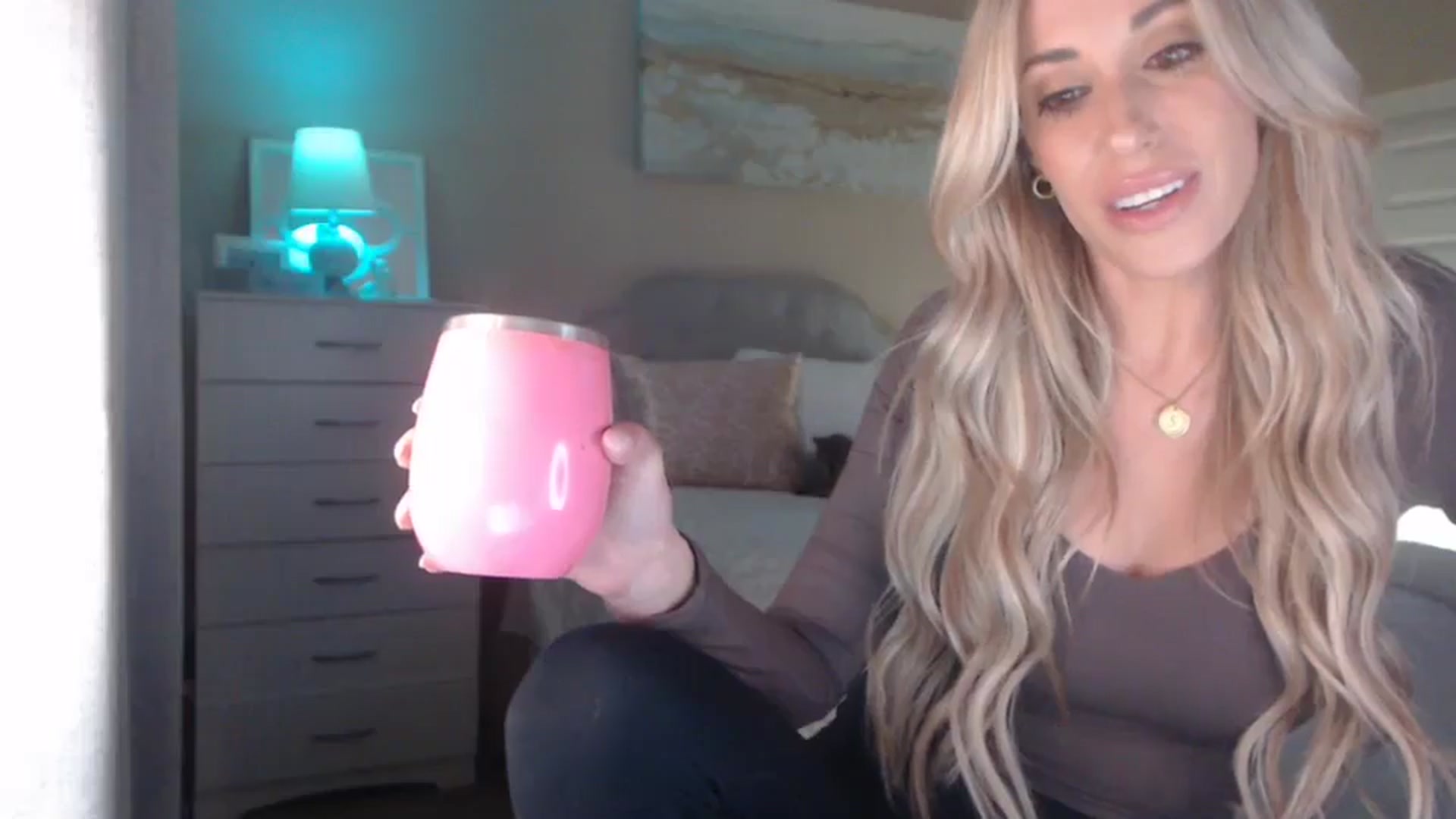 Gallery image thumbnail from Queen_bambii's myfreecams stream on, 04/22/2025, 07:15 image 13 of 20
