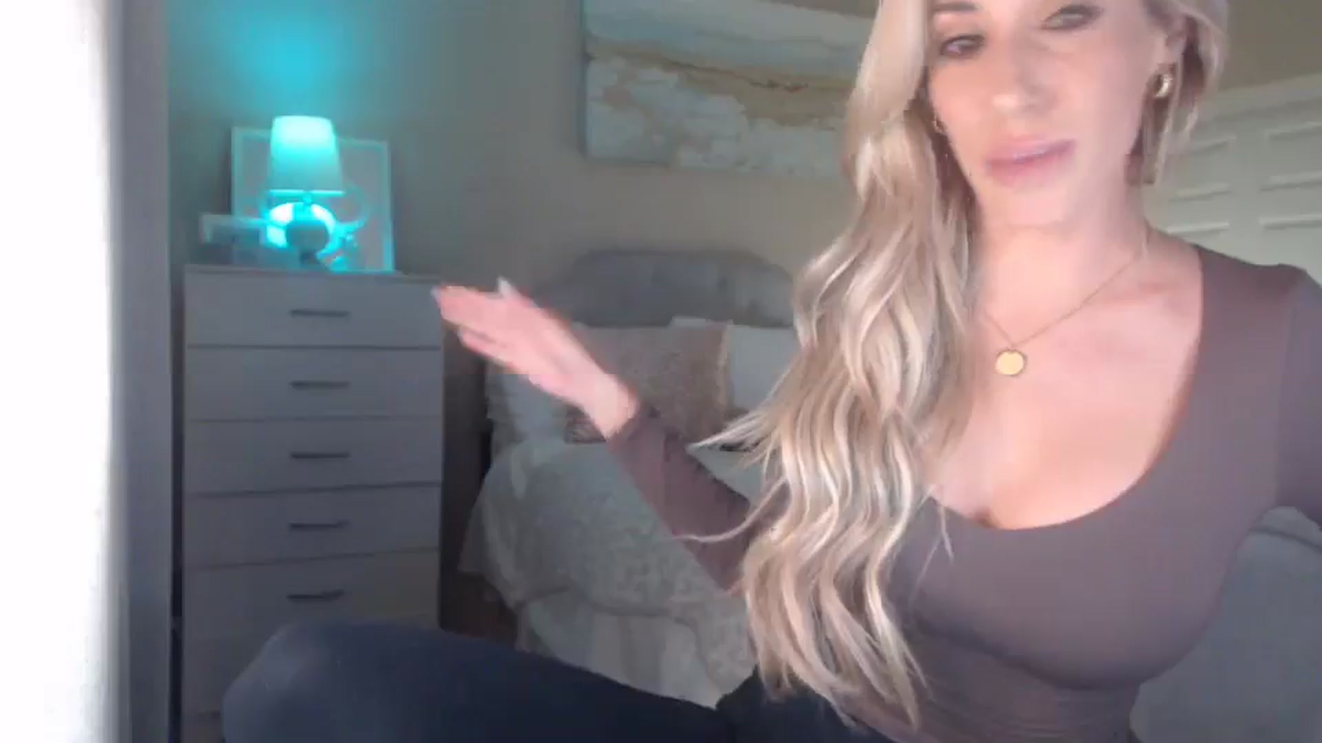Gallery image thumbnail from Queen_bambii's myfreecams stream on, 04/22/2025, 07:15 image 20 of 20