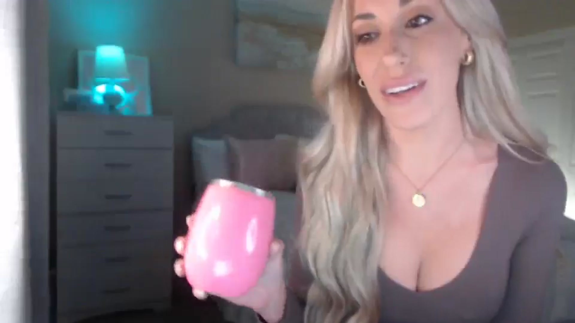 Gallery image thumbnail from Queen_bambii's myfreecams stream on, 04/22/2025, 07:15 image 5 of 20