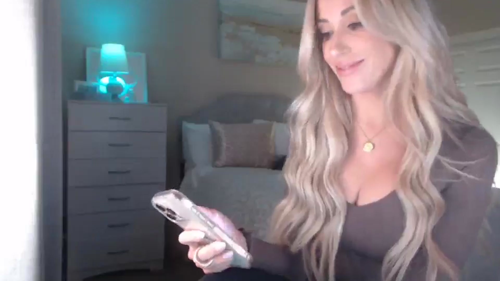 Gallery image thumbnail from Queen_bambii's myfreecams stream on, 04/22/2025, 07:15 image 12 of 20