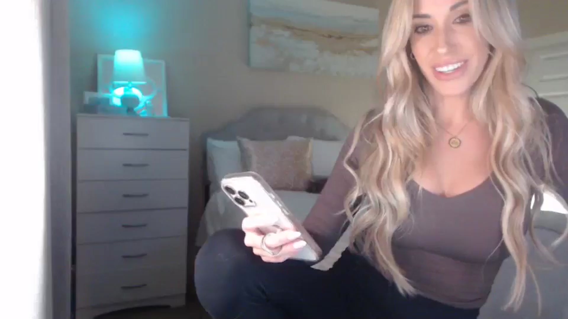 Gallery image thumbnail from Queen_bambii's myfreecams stream on, 04/22/2025, 07:15 image 15 of 20