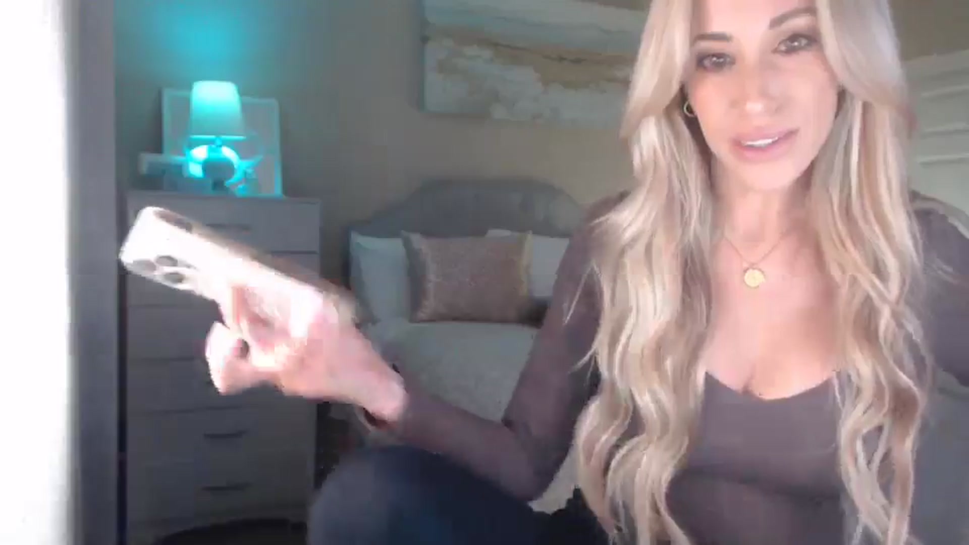 Gallery image thumbnail from Queen_bambii's myfreecams stream on, 04/22/2025, 07:15 image 10 of 20