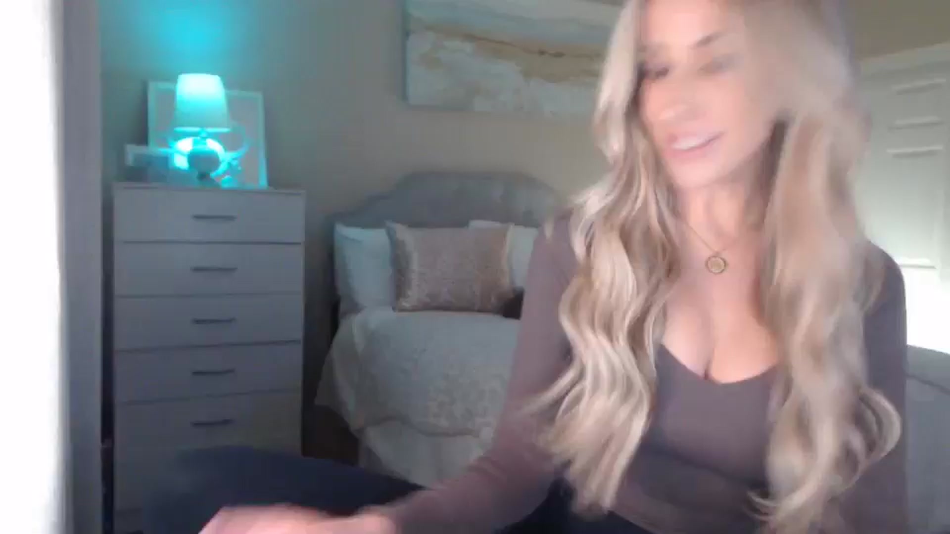 Gallery image thumbnail from Queen_bambii's myfreecams stream on, 04/22/2025, 07:15 image 1 of 20