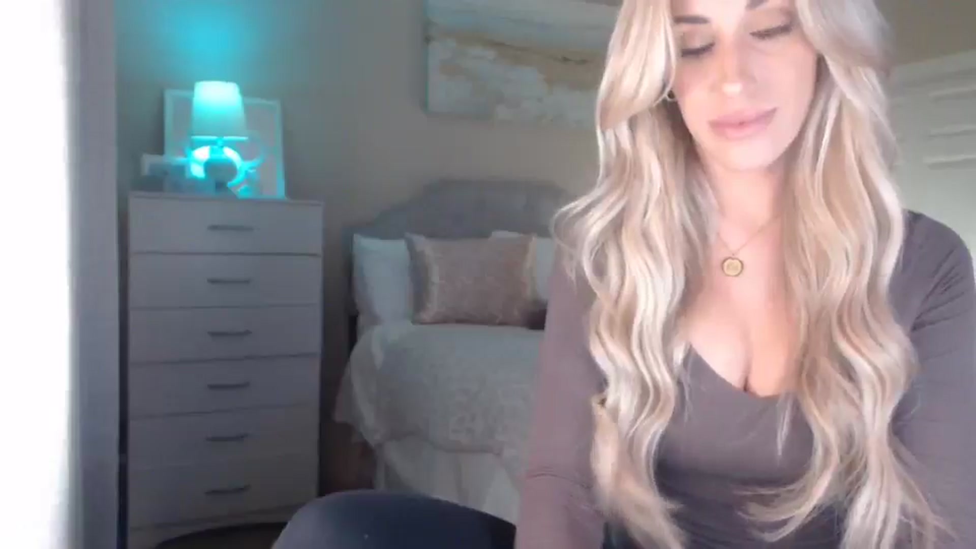 Gallery image thumbnail from Queen_bambii's myfreecams stream on, 04/22/2025, 07:15 image 11 of 20