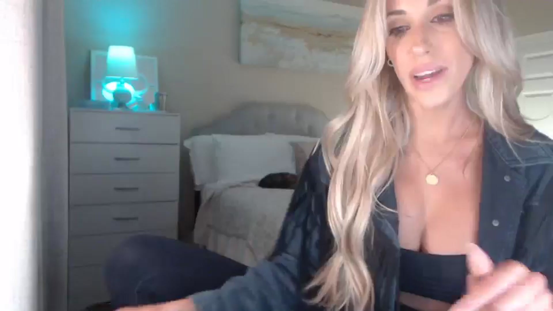 Gallery image thumbnail from Queen_bambii's myfreecams stream on, 05/02/2025, 07:19 image 4 of 20