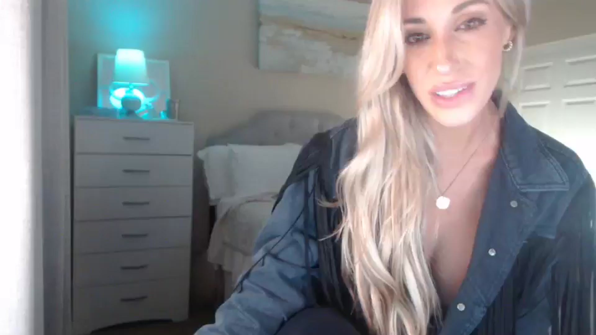 Gallery image thumbnail from Queen_bambii's myfreecams stream on, 05/02/2025, 07:19 image 11 of 20
