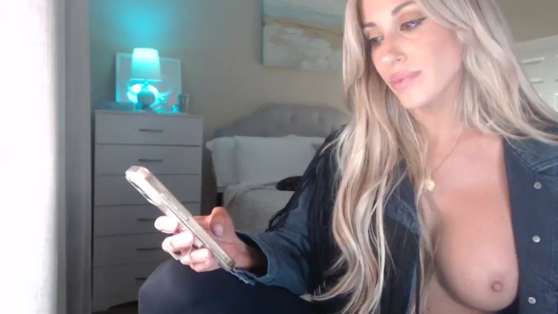 Gallery image thumbnail from Queen_bambii's myfreecams stream on, 05/02/2025, 07:19 image 8 of 20