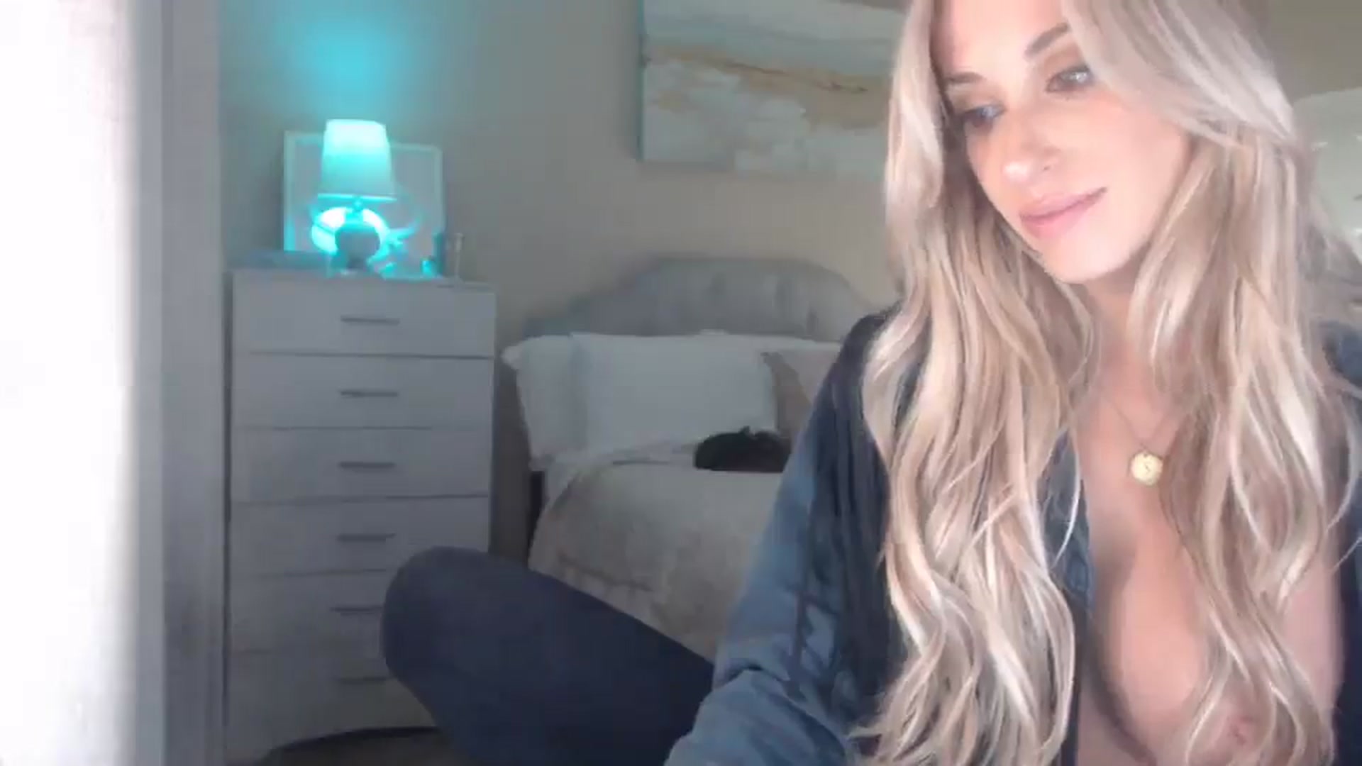 Gallery image thumbnail from Queen_bambii's myfreecams stream on, 05/02/2025, 07:19 image 13 of 20
