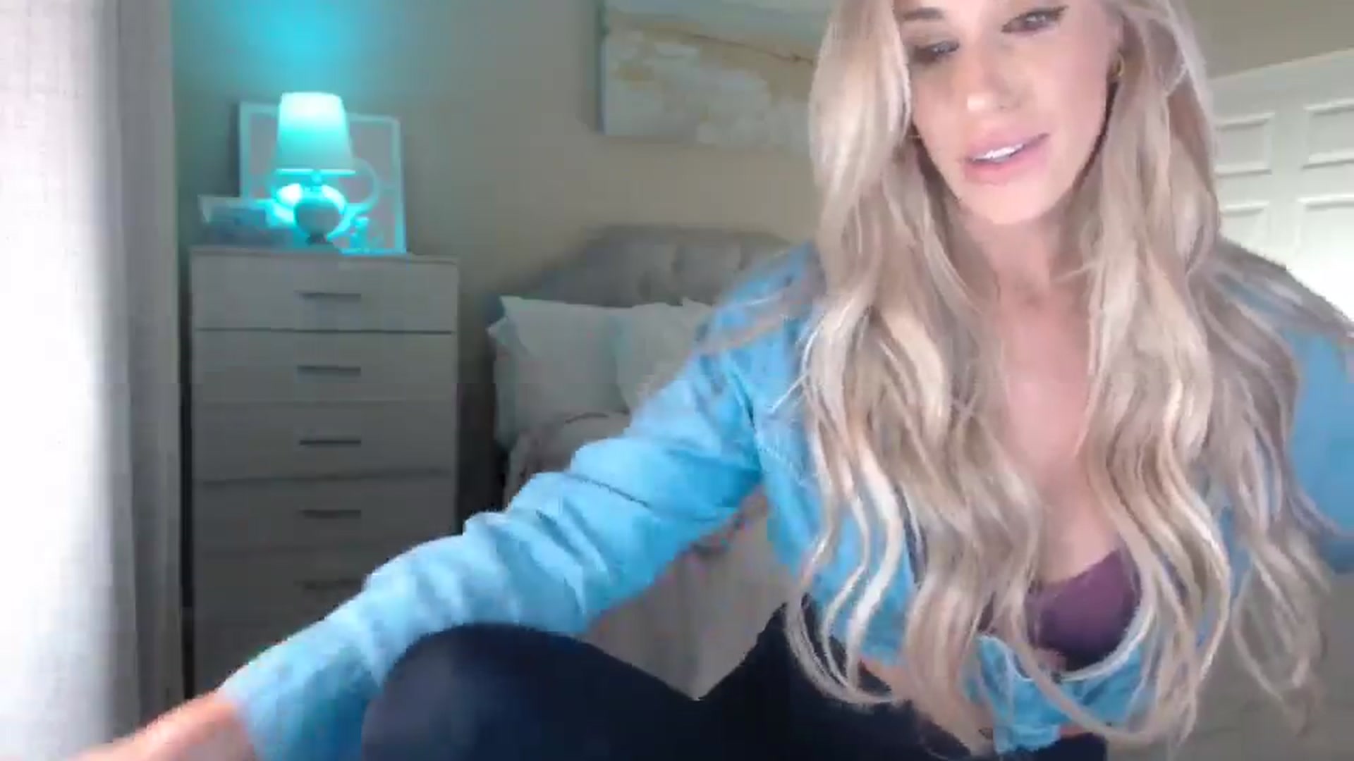 Gallery image thumbnail from Queen_bambii's myfreecams stream on, 05/08/2025, 06:45 image 2 of 20