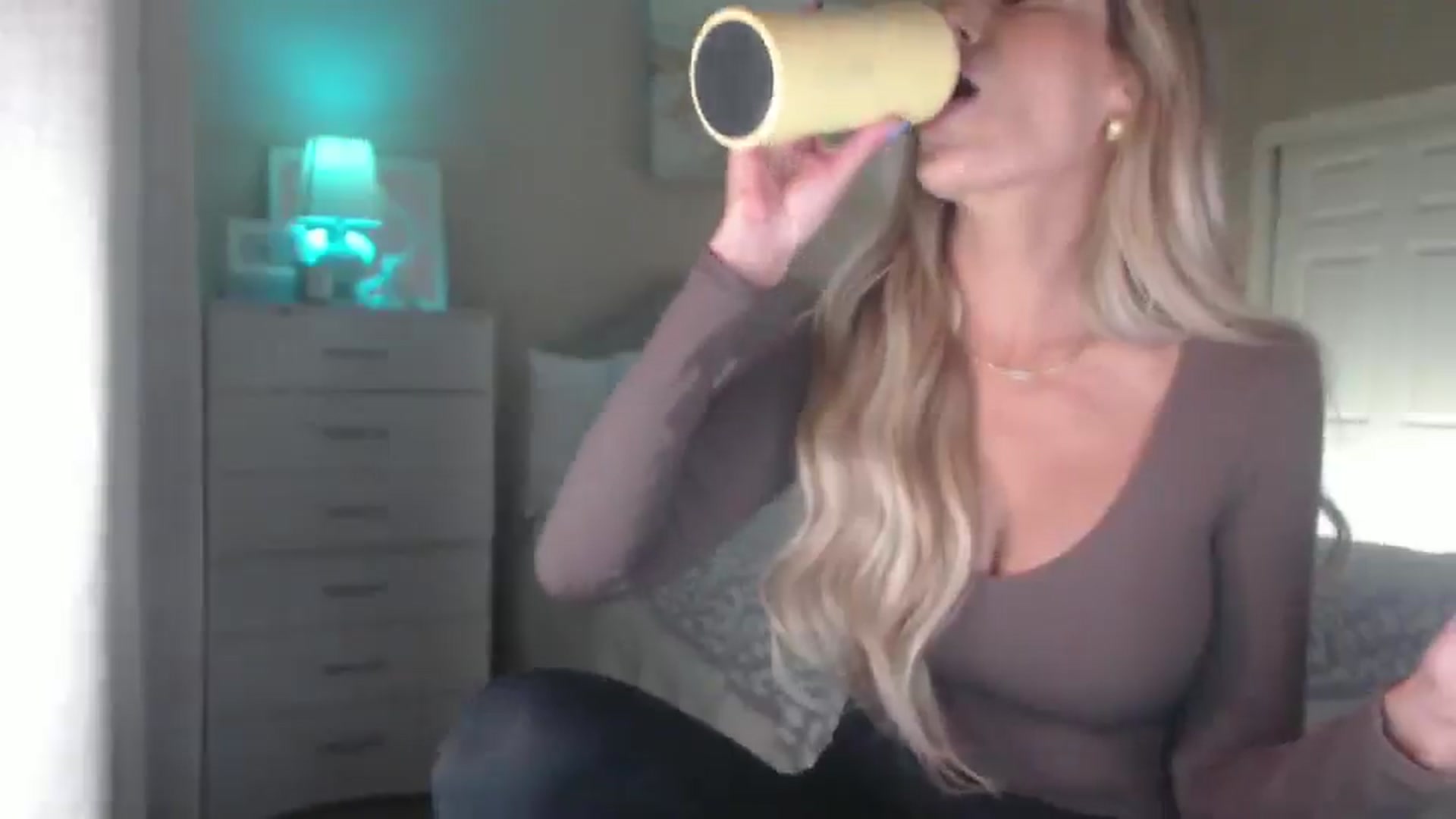 Gallery image thumbnail from Queen_bambii's myfreecams stream on, 05/29/2025, 04:24 image 8 of 20